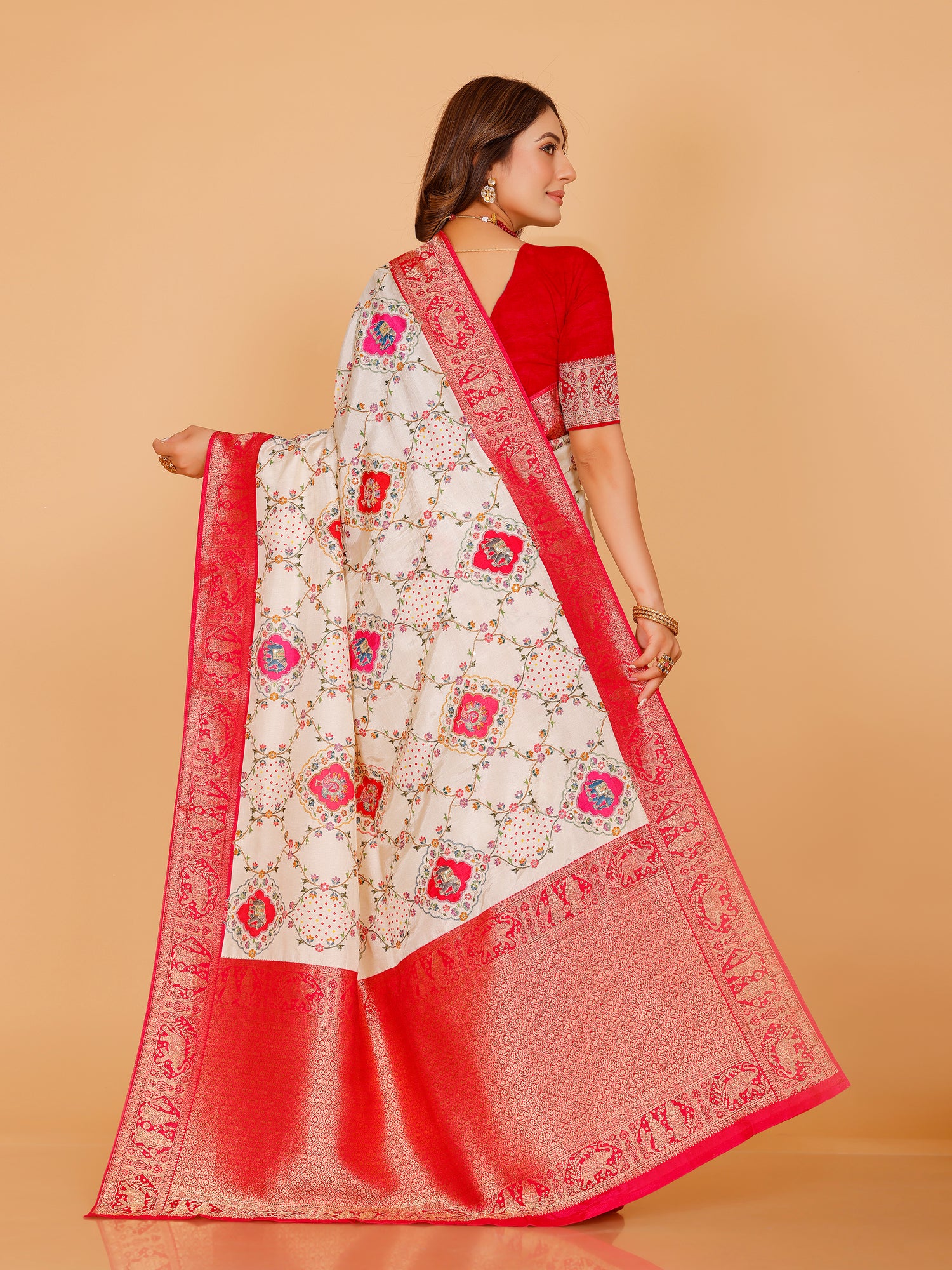 Manasvi Saree