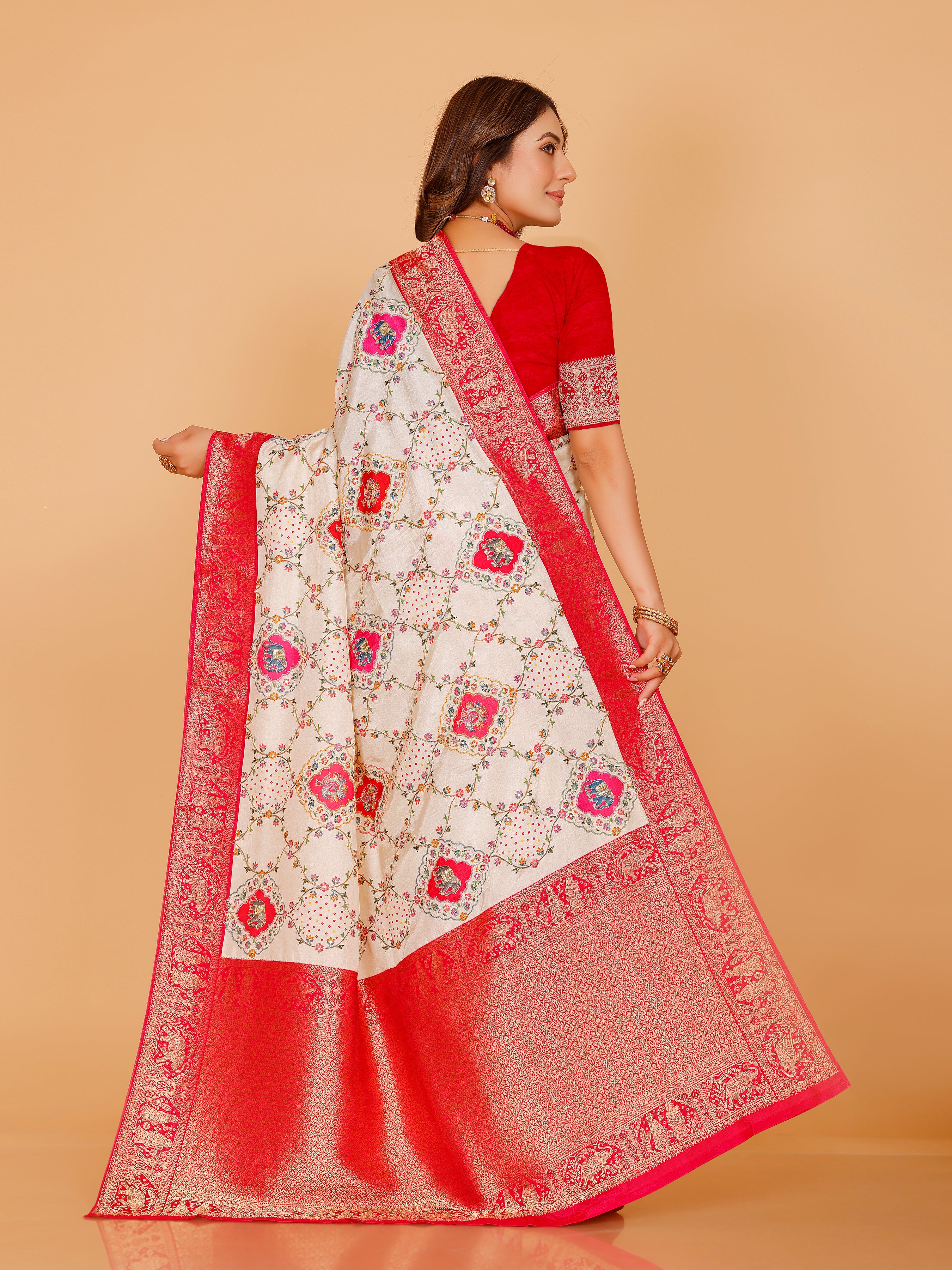 Manasvi Saree