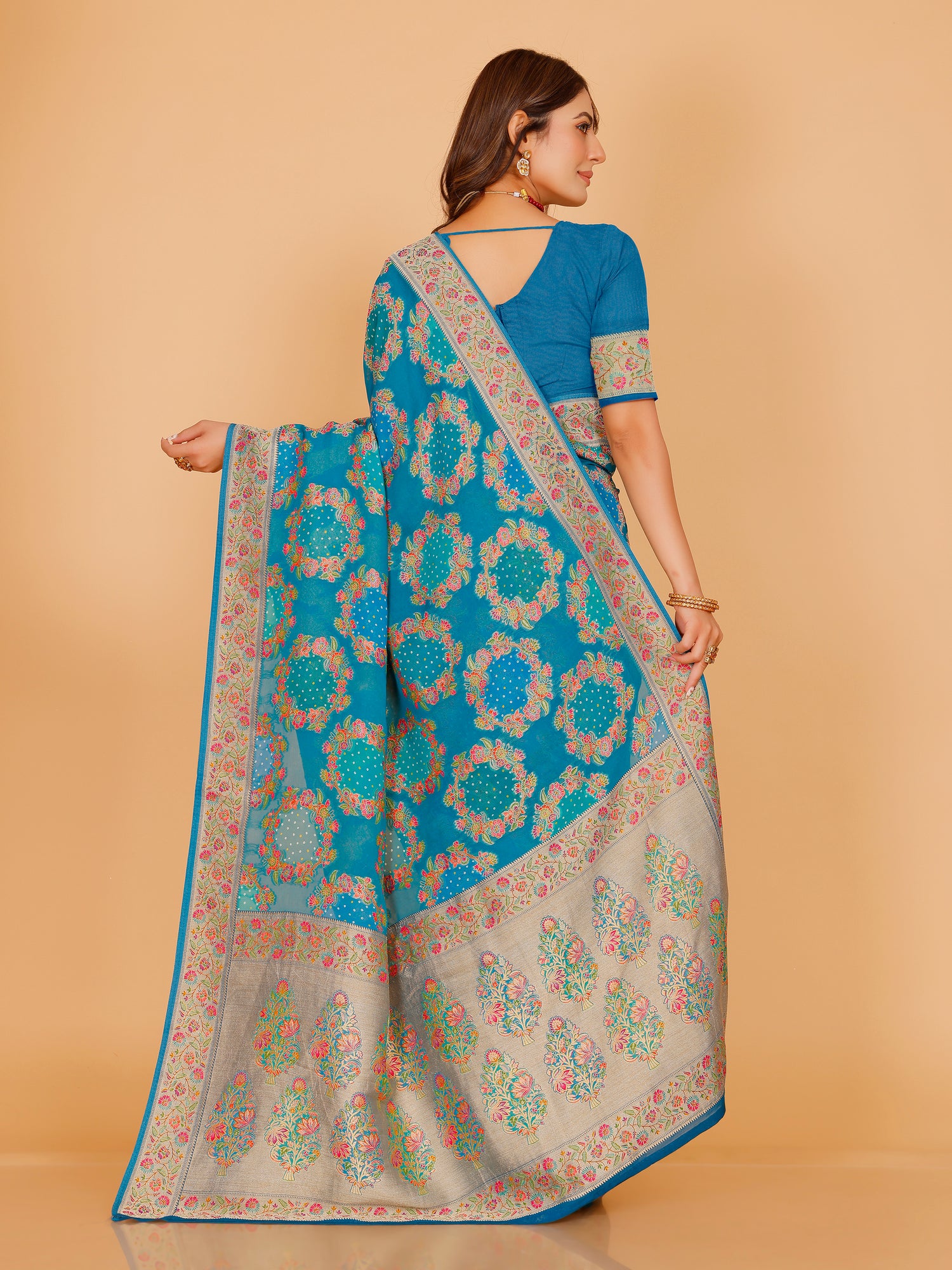 Saavi Saree