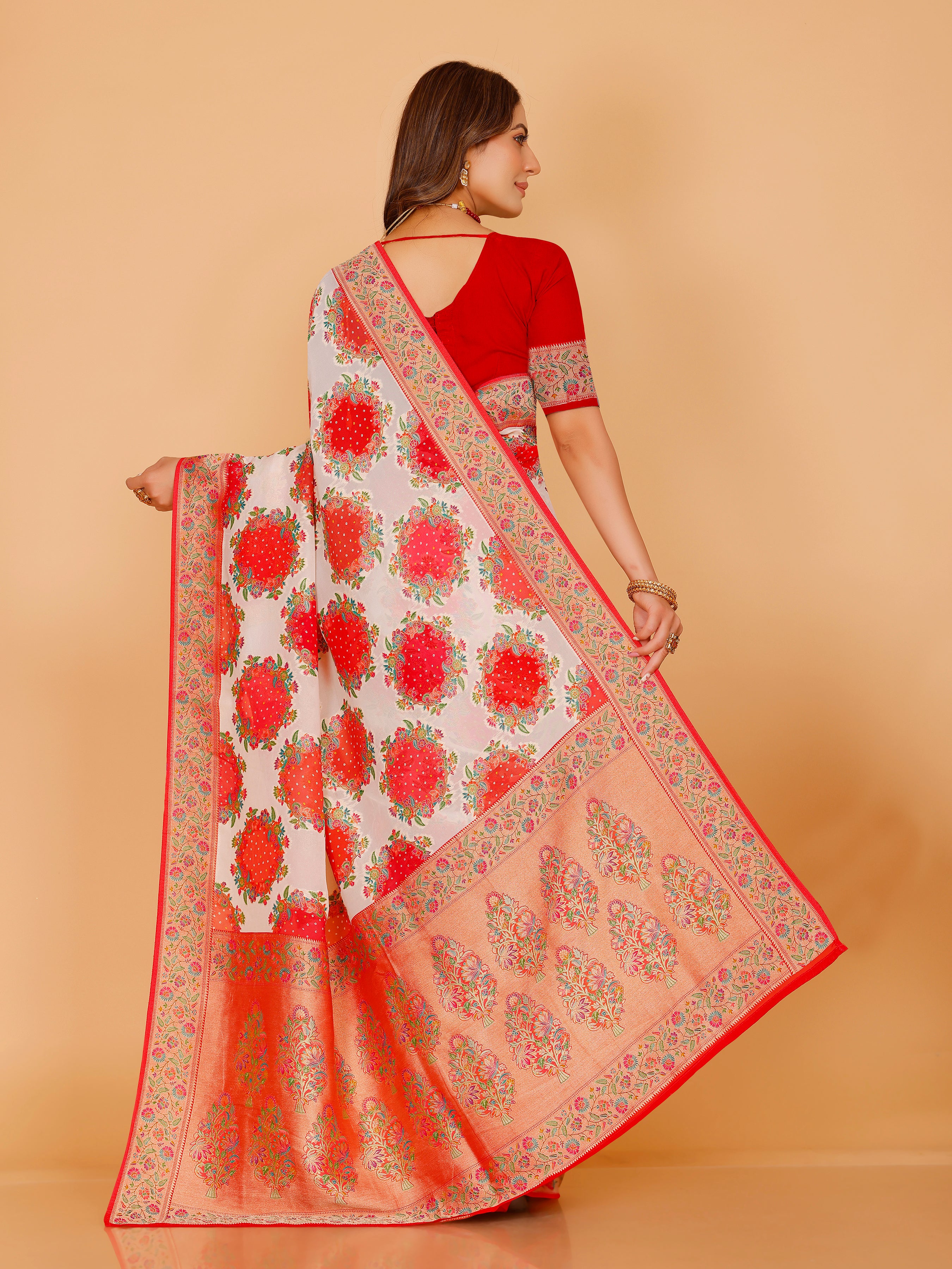 Saavi Saree