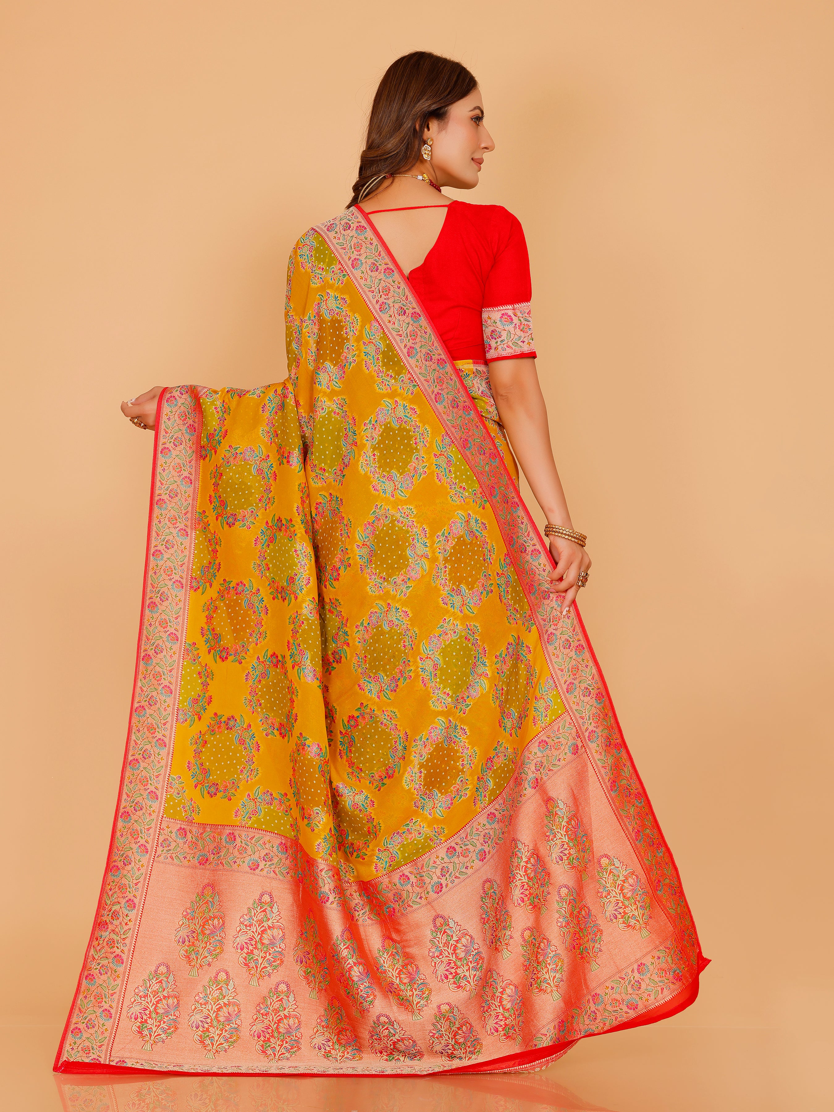 Saavi Saree