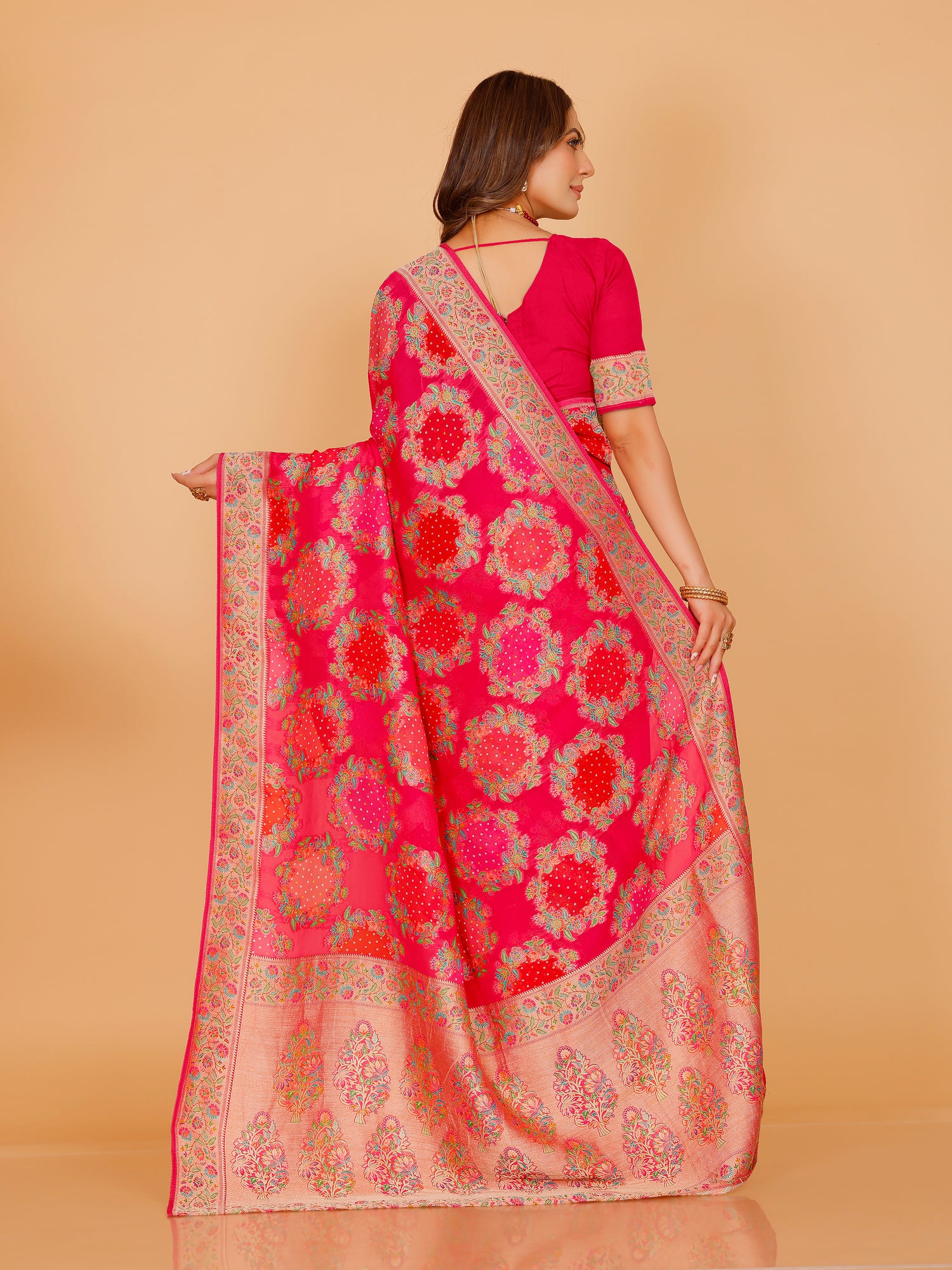 Saavi Saree