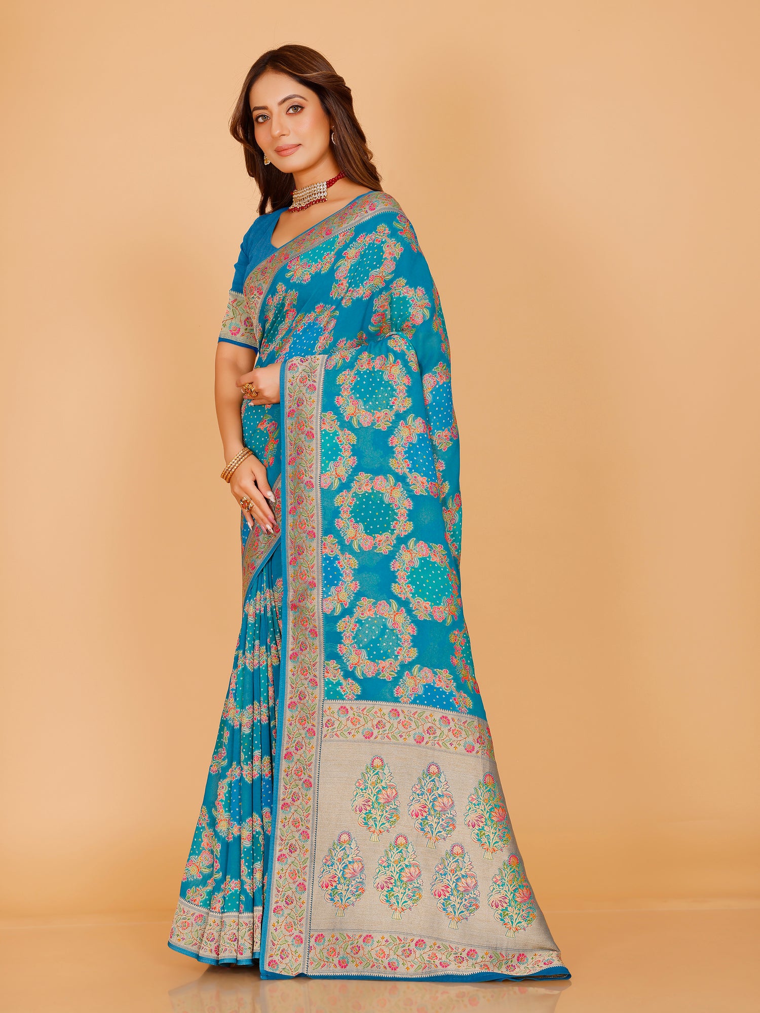 Saavi Saree