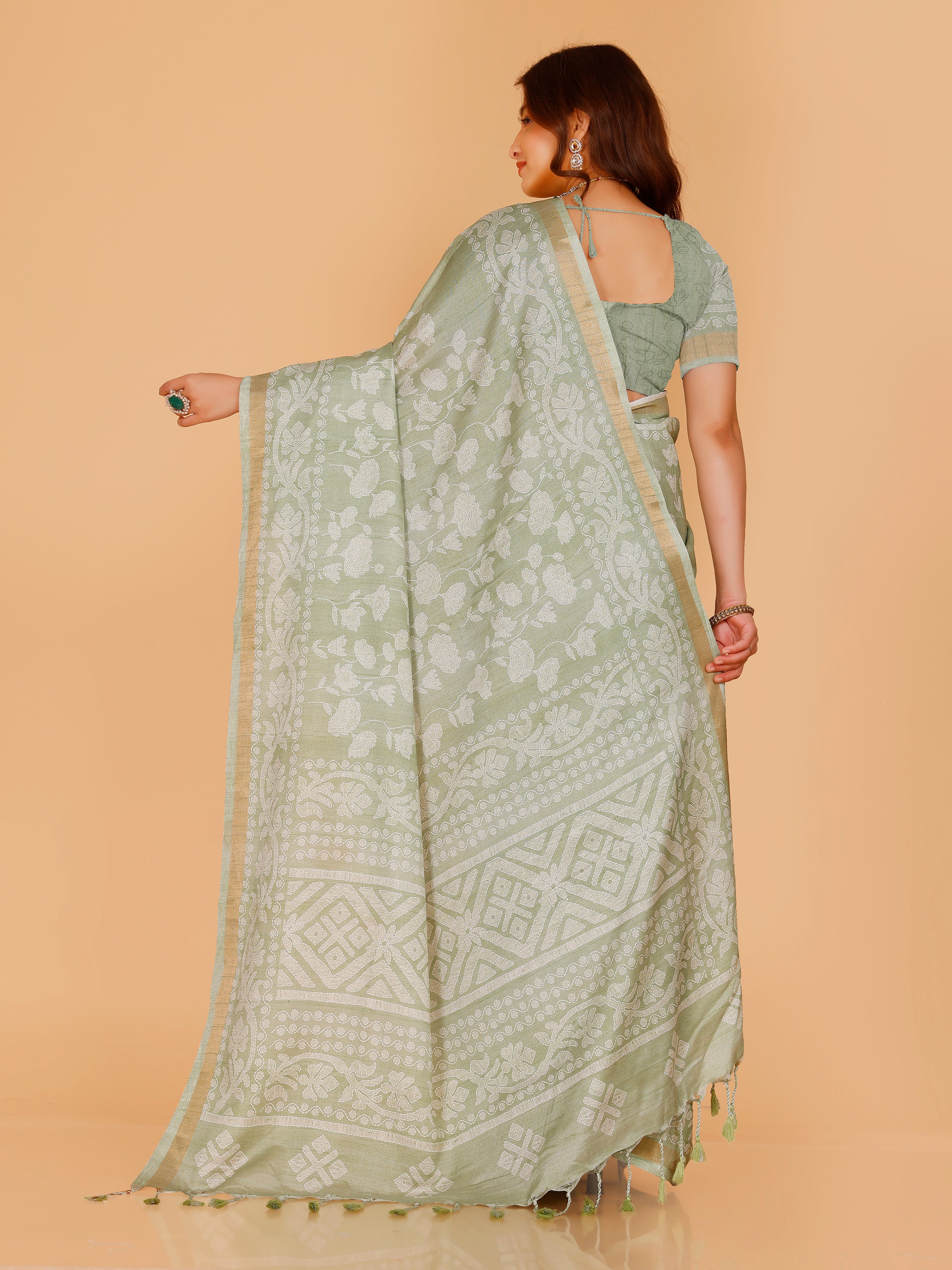 Vedanshi Saree