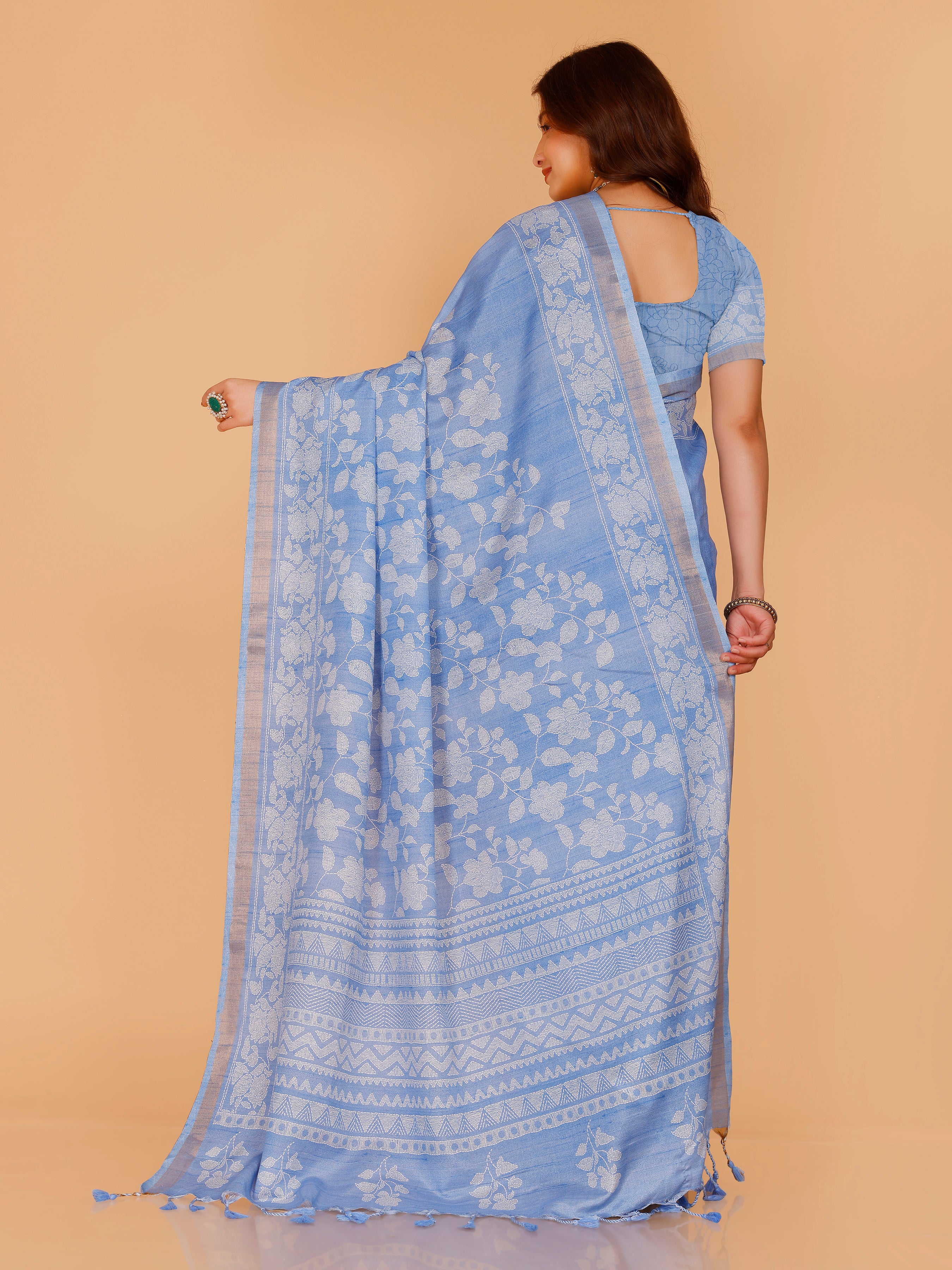 Vedanshi Saree