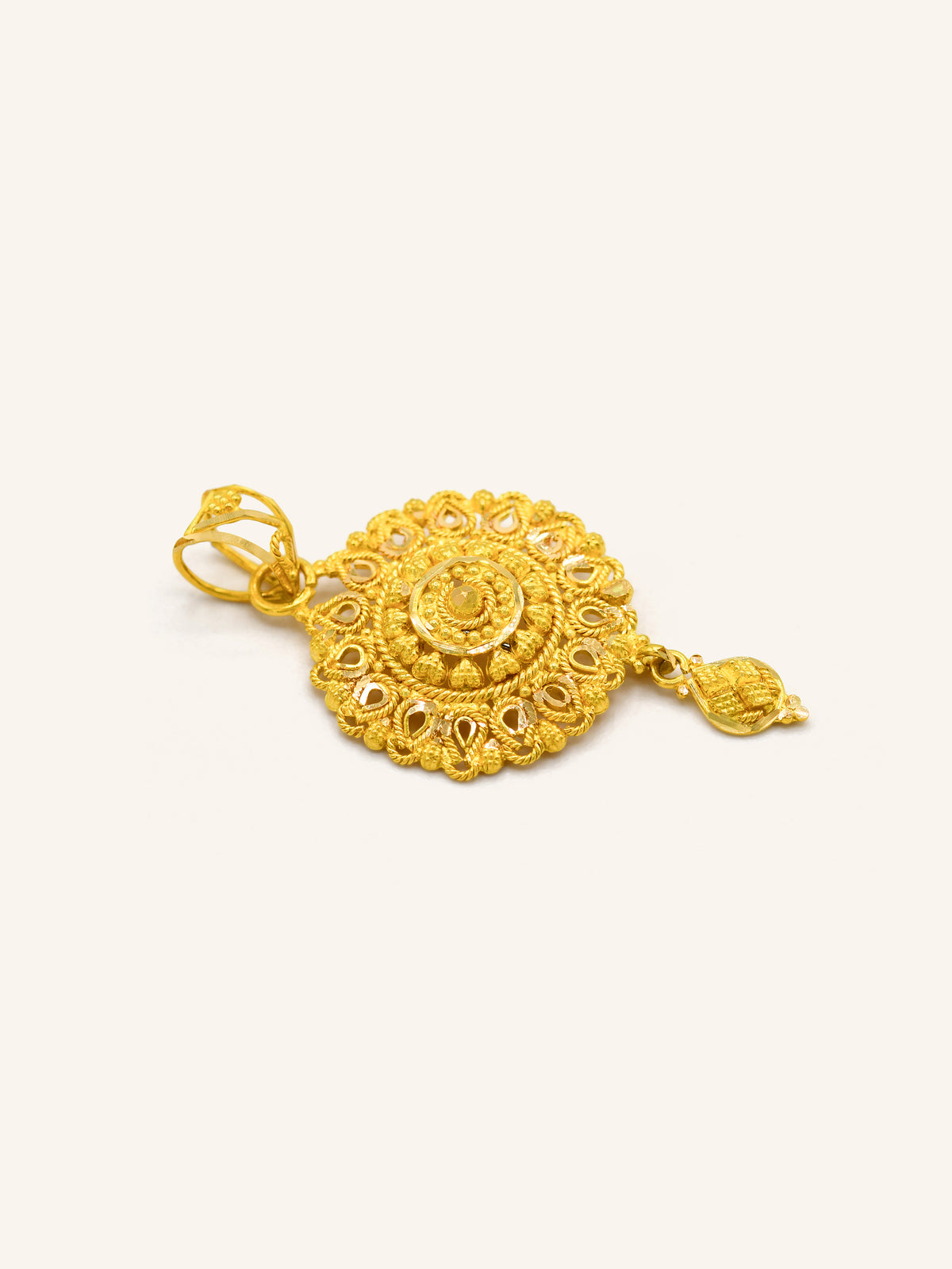 22ct Gold Filligree Round Pendant 2.42 GMS