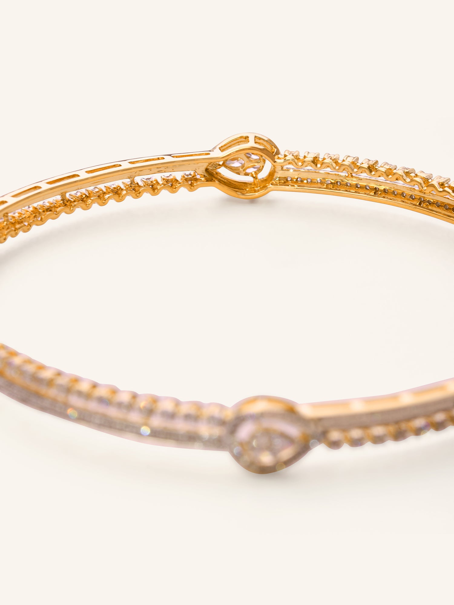 18ct Gold 1 Pc Diamond Bangle - Roop Darshan