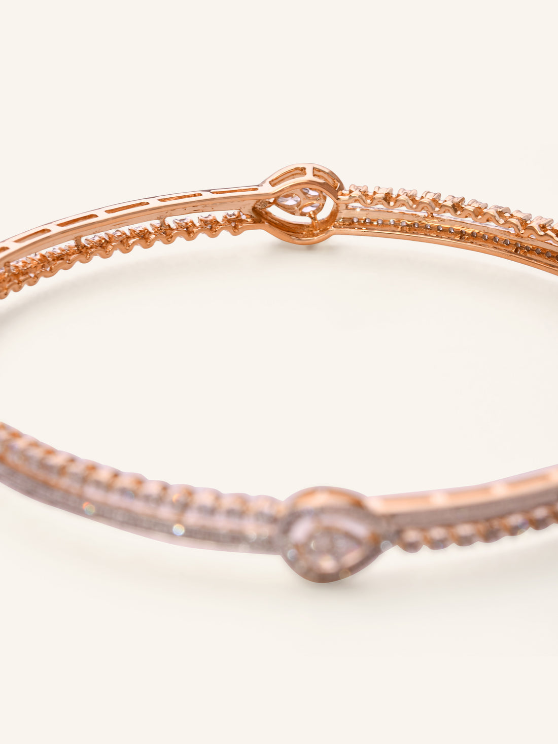 18ct Gold1 PC Dia Bangle NW 11.694 GMS 324 Dia 1.93ct - Roop Darshan