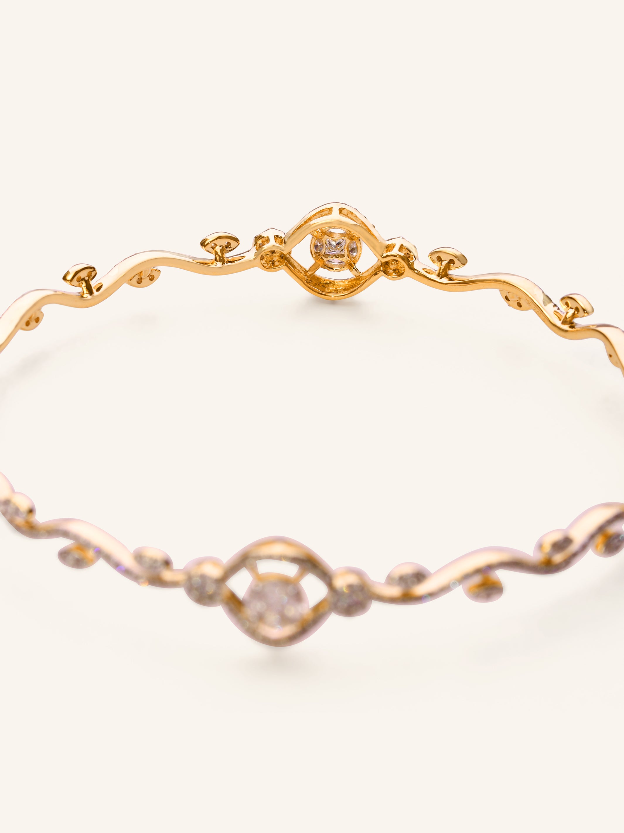 18ct Gold 1 Pc Diamond Bangle - Roop Darshan