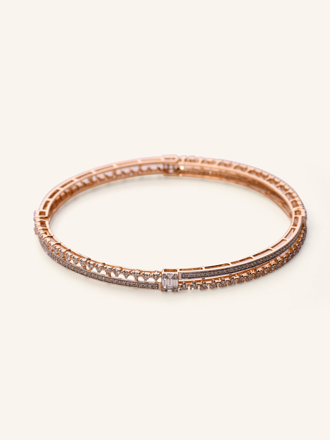 18ct Gold Dia Bangle 1 PC NW 10.692 GMS 284 Dia 2.29ct - Roop Darshan