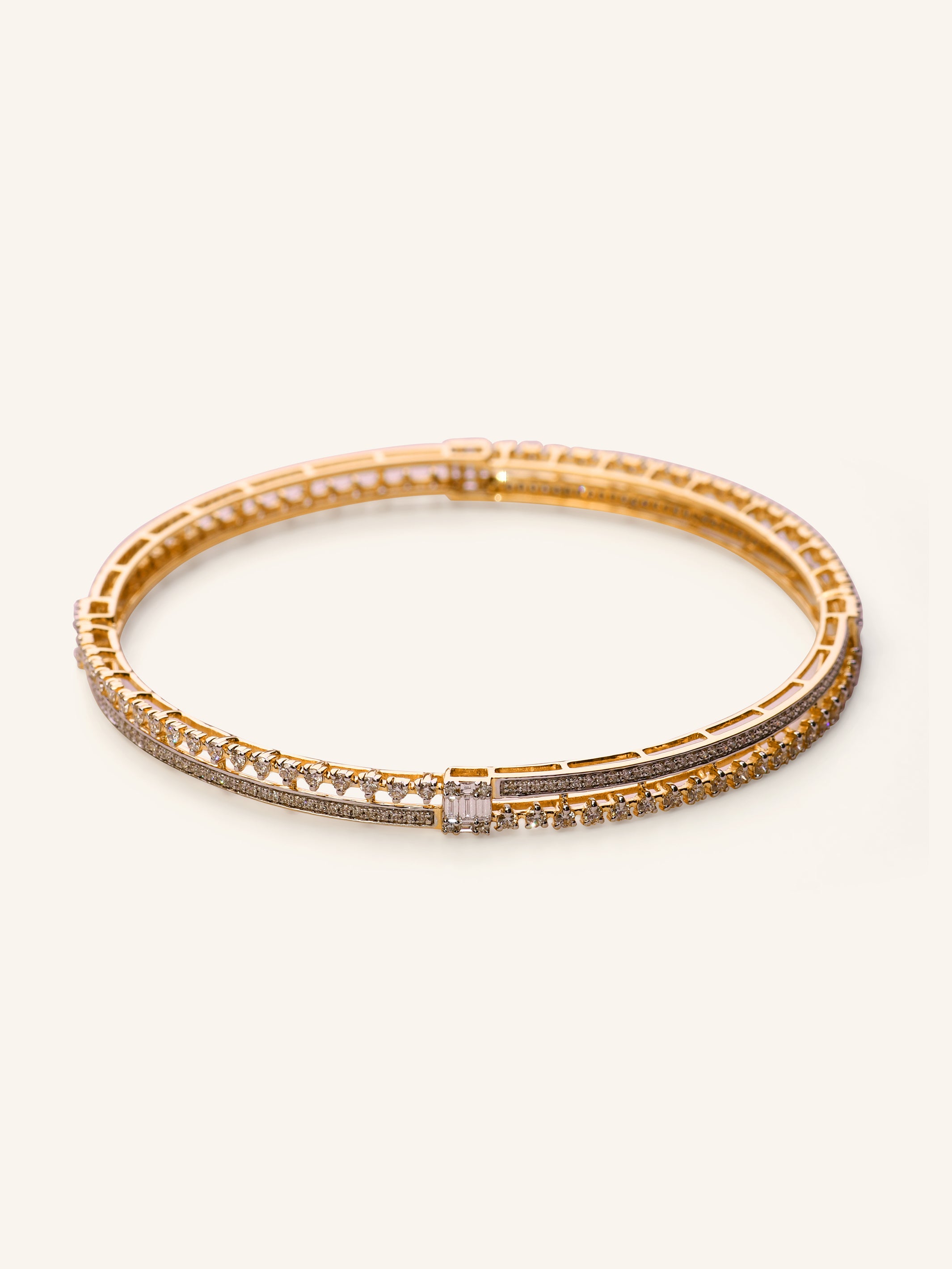 18ct Gold 1 Pc Diamond Bangle - Roop Darshan