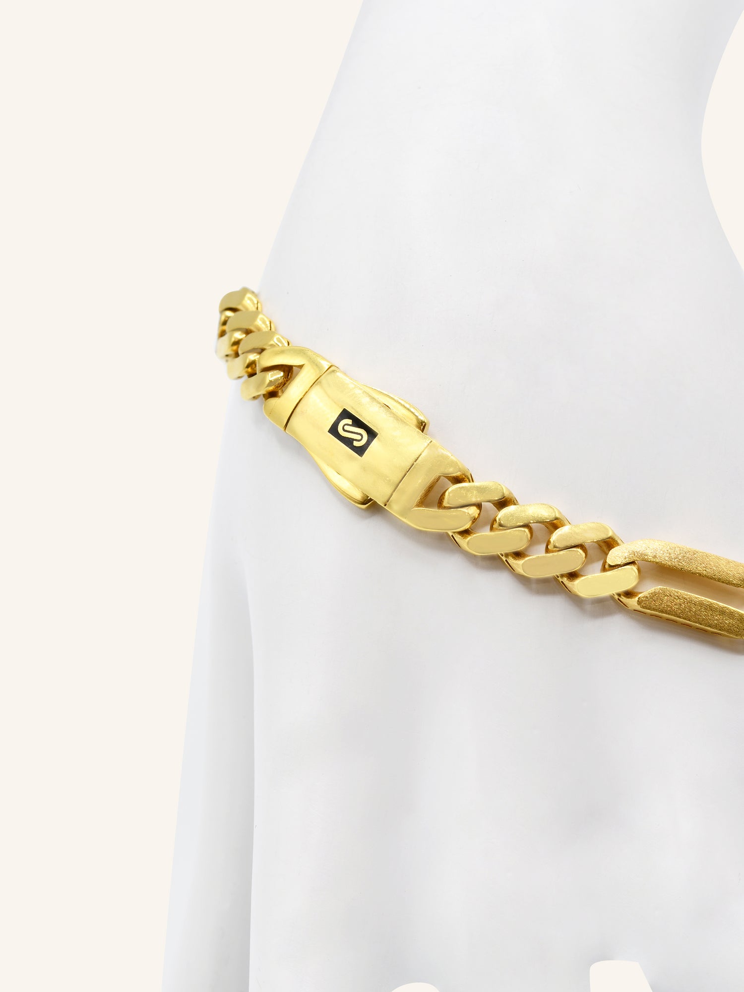 22ct Gold Hollow Figaro Monaco Bracelet 13.19 GMS - Roop Darshan