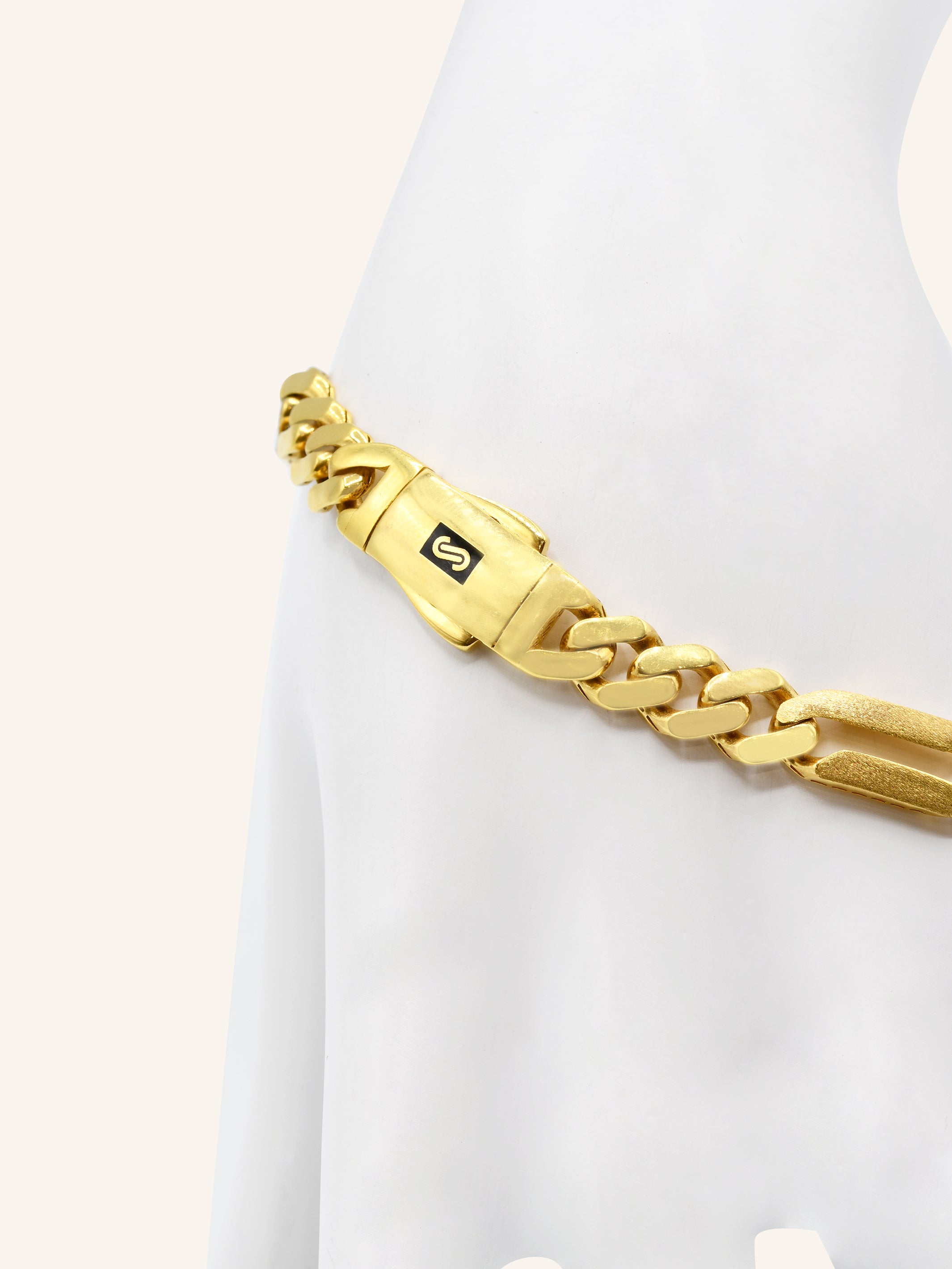 22ct Gold Hollow Figaro Monaco Bracelet 13.19 GMS - Roop Darshan