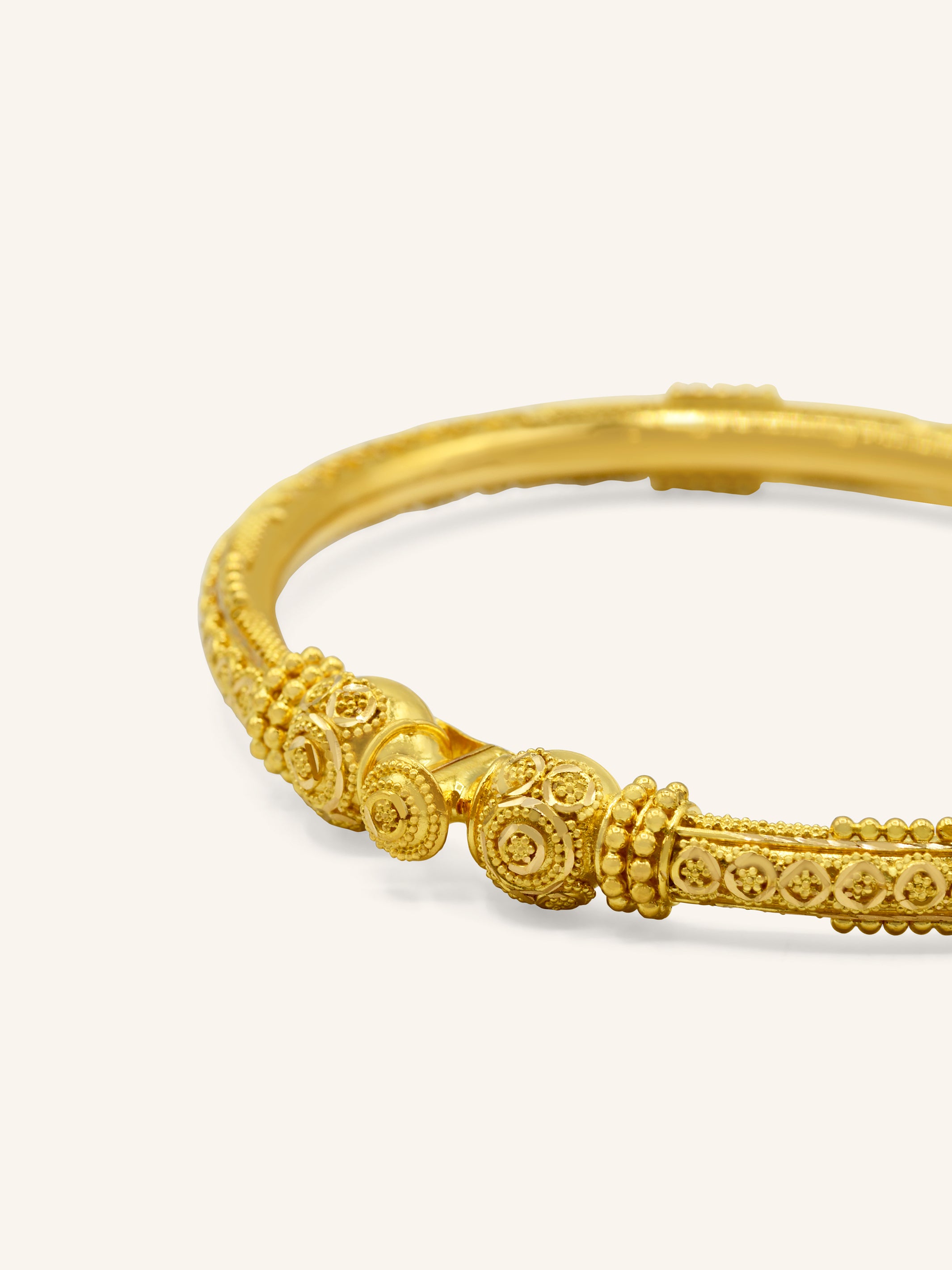 22ct Gold Screw Bangle