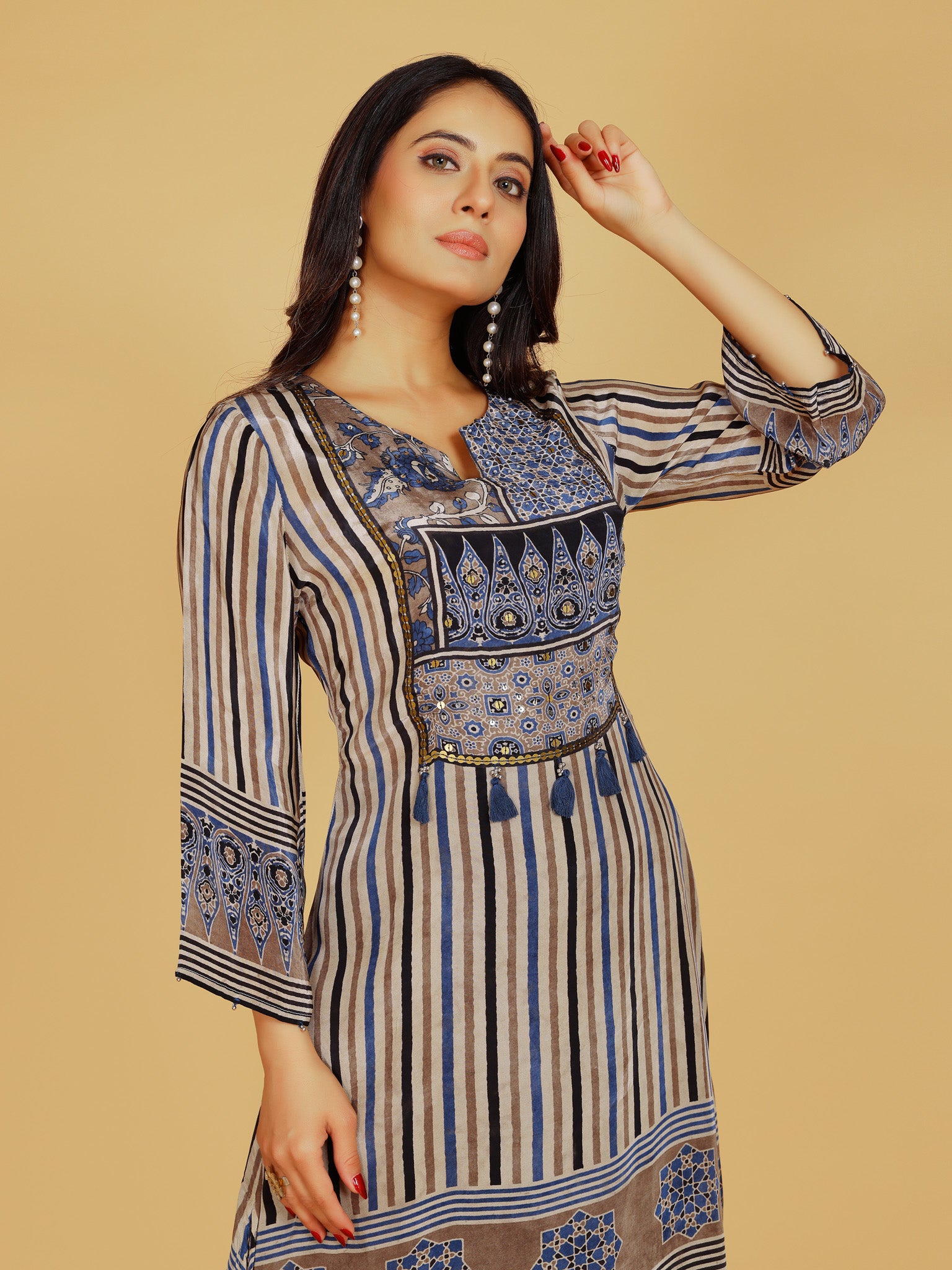 Lavanya Kamiz &amp; Pant - Roop Darshan