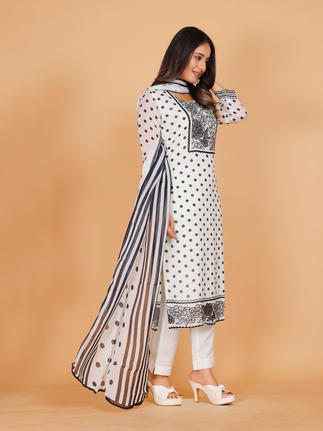 Adhya Kamiz &amp; Pant - Roop Darshan