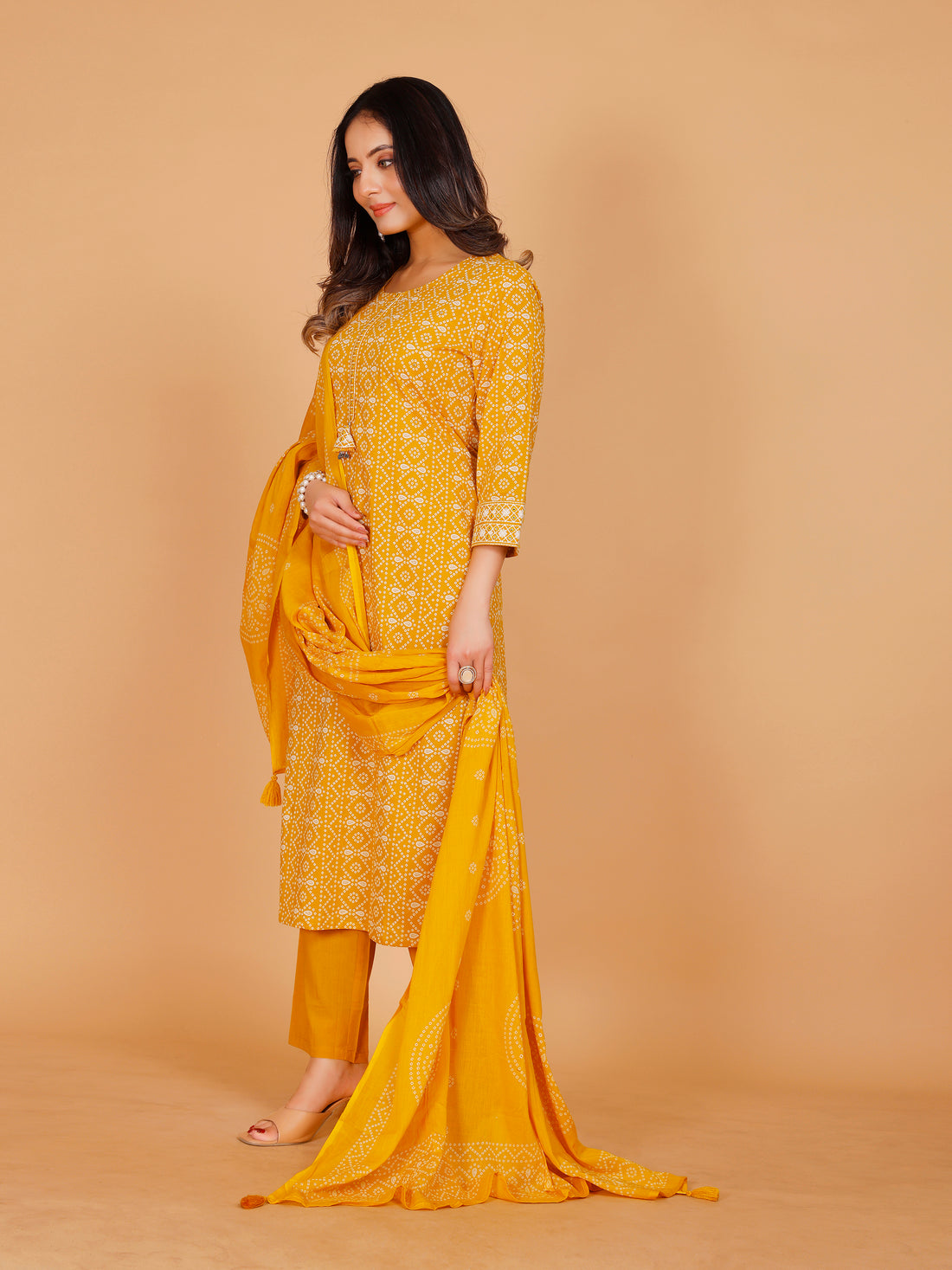 Mihika Kamiz &amp; Pant - Roop Darshan