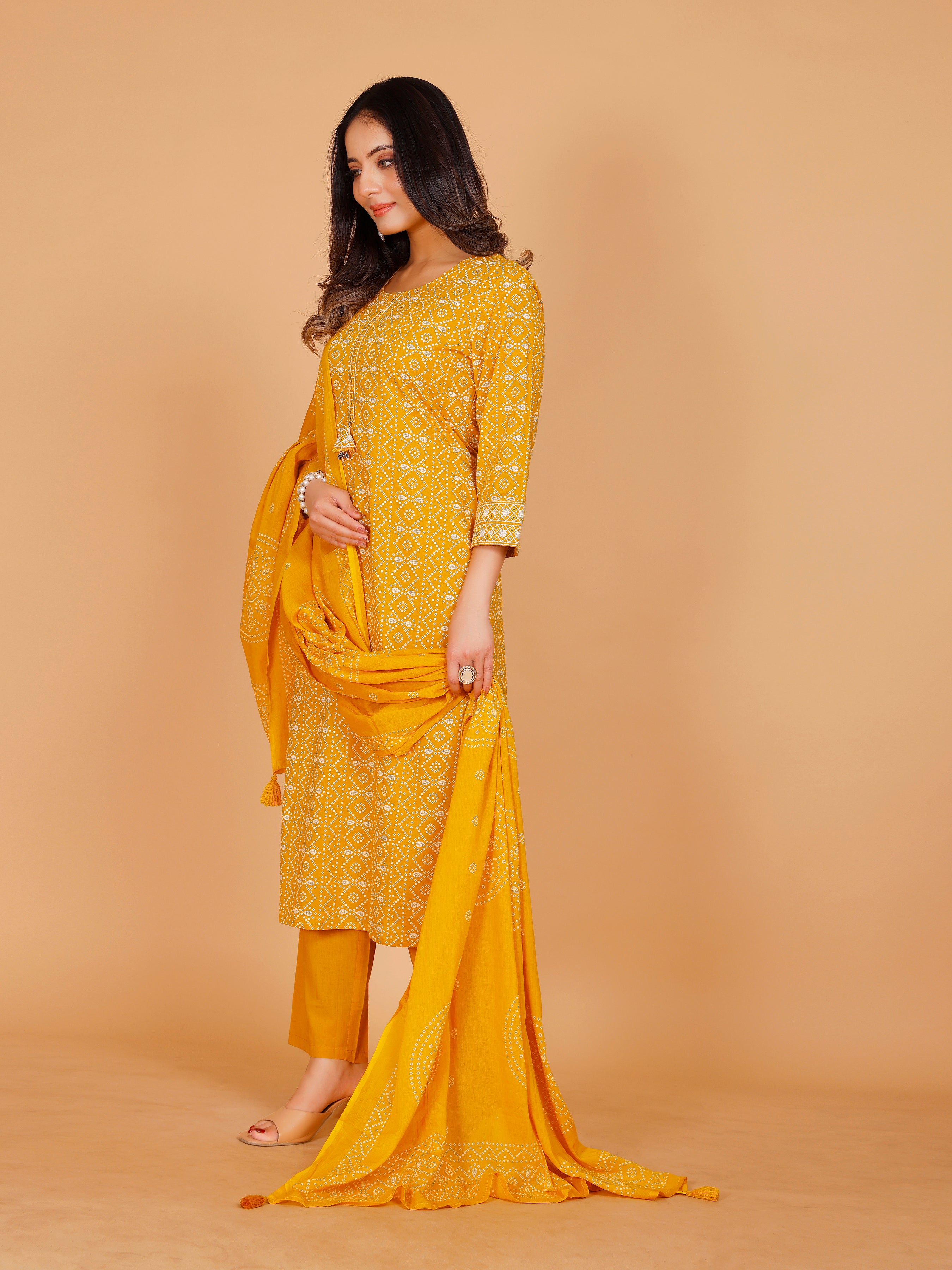 Mihika Kamiz &amp; Pant - Roop Darshan