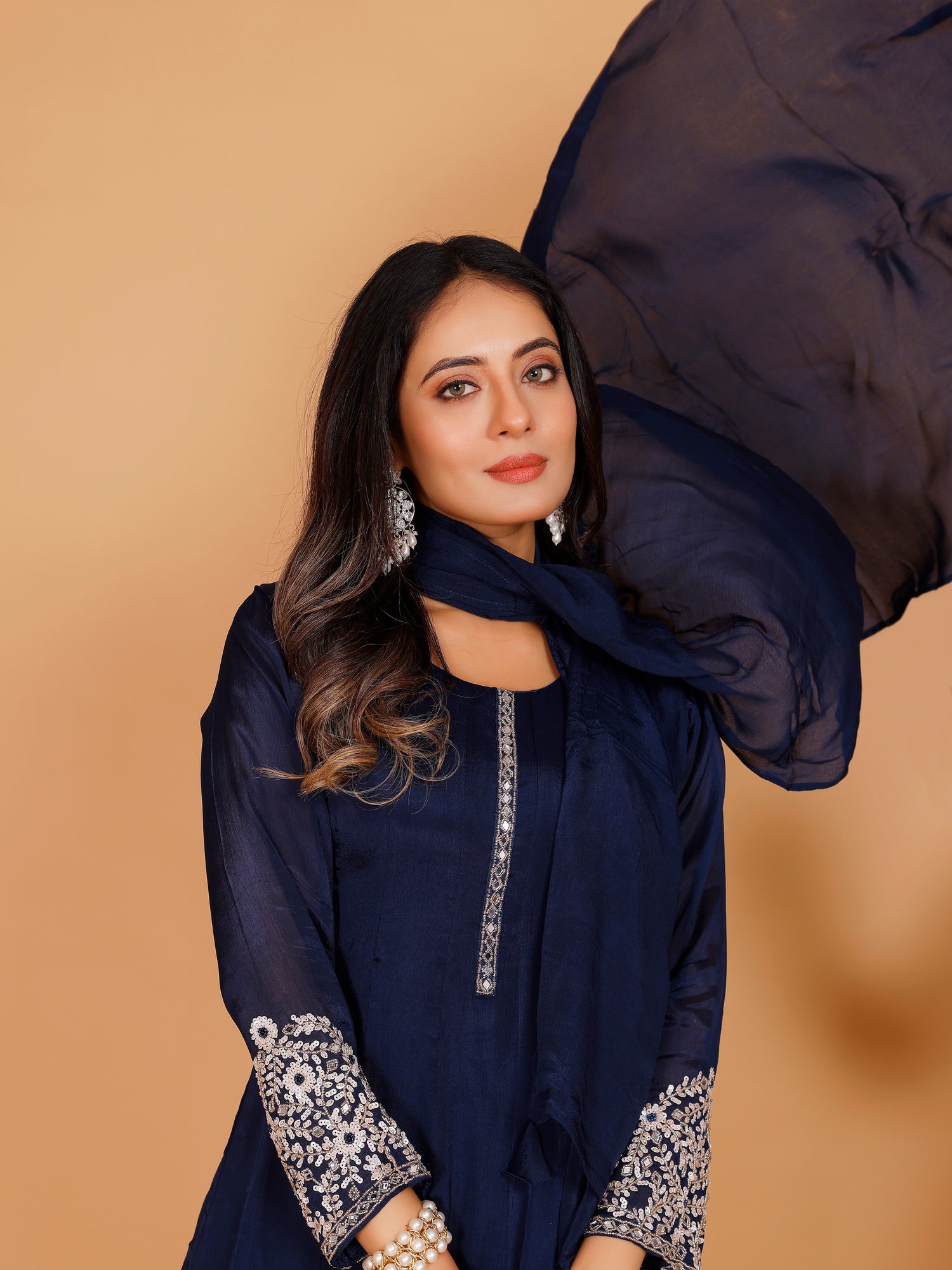 Kesri Kamiz &amp; Pant - Roop Darshan