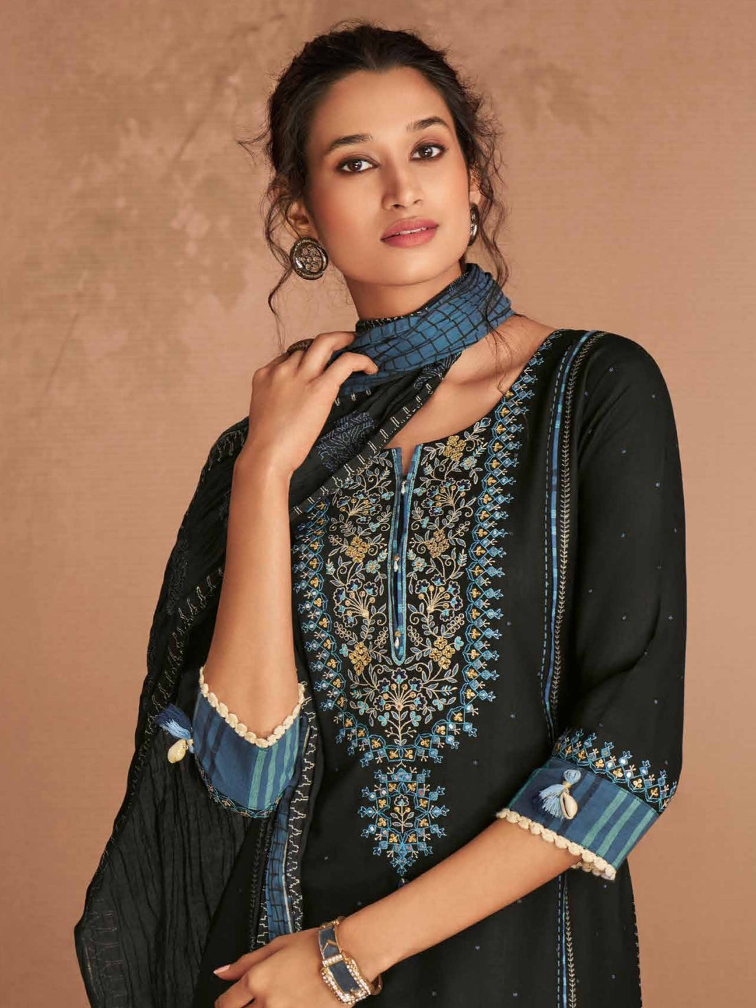 Abhira Kamiz &amp; Pant - Roop Darshan