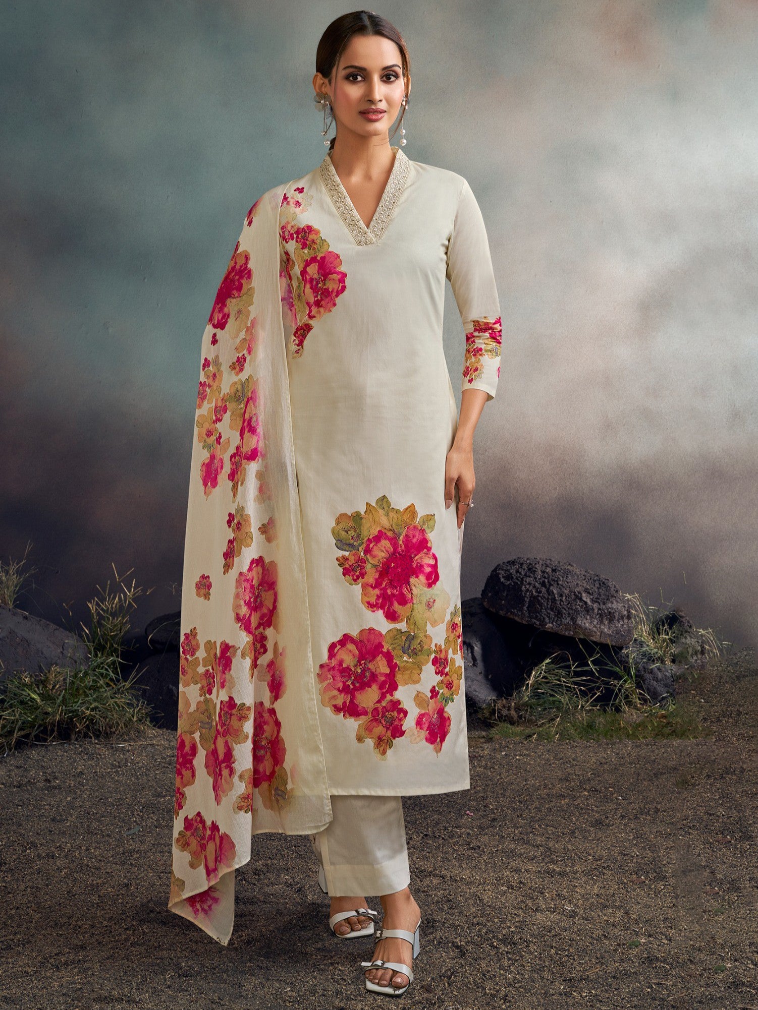 Nutan Kamiz &amp; Pant - Roop Darshan