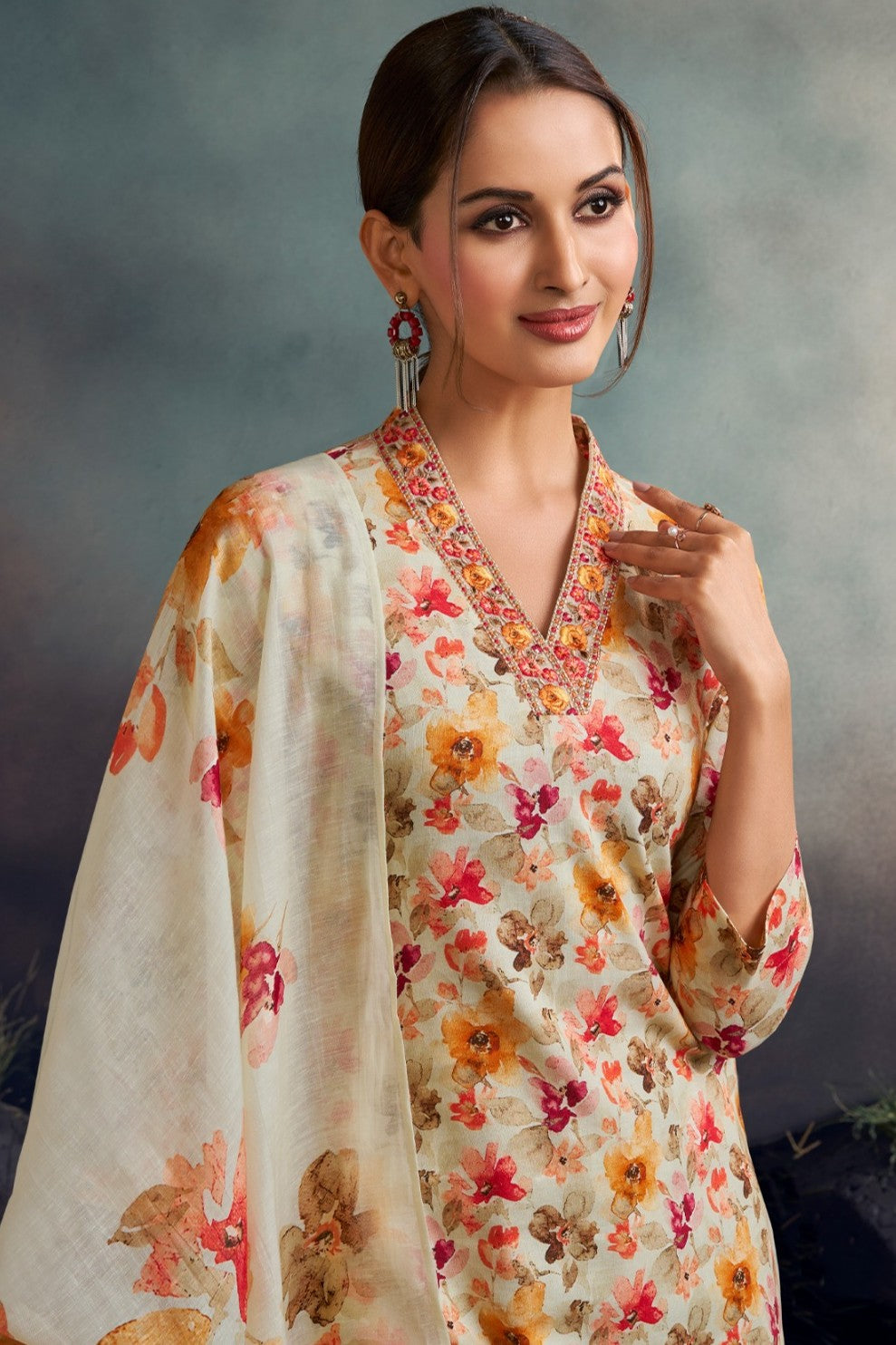 Dhriti Kameez &amp; Pant - Roop Darshan