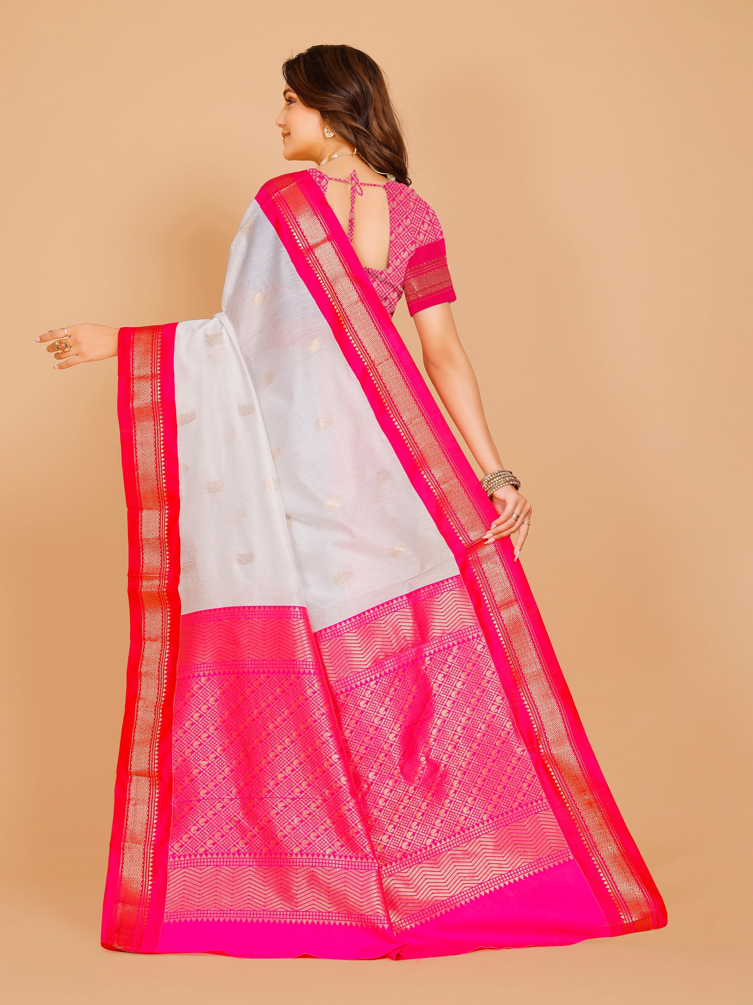 Aavika Saree