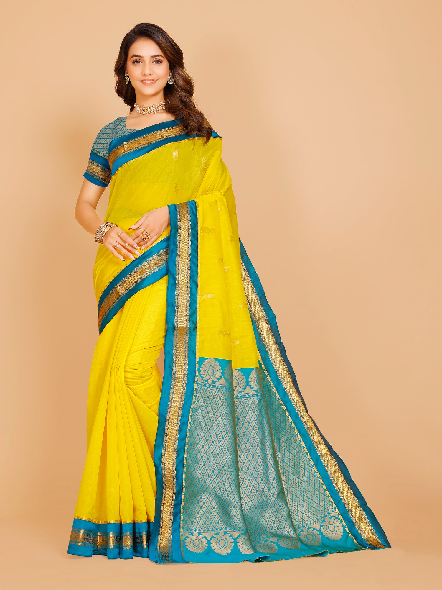 Aavika Saree