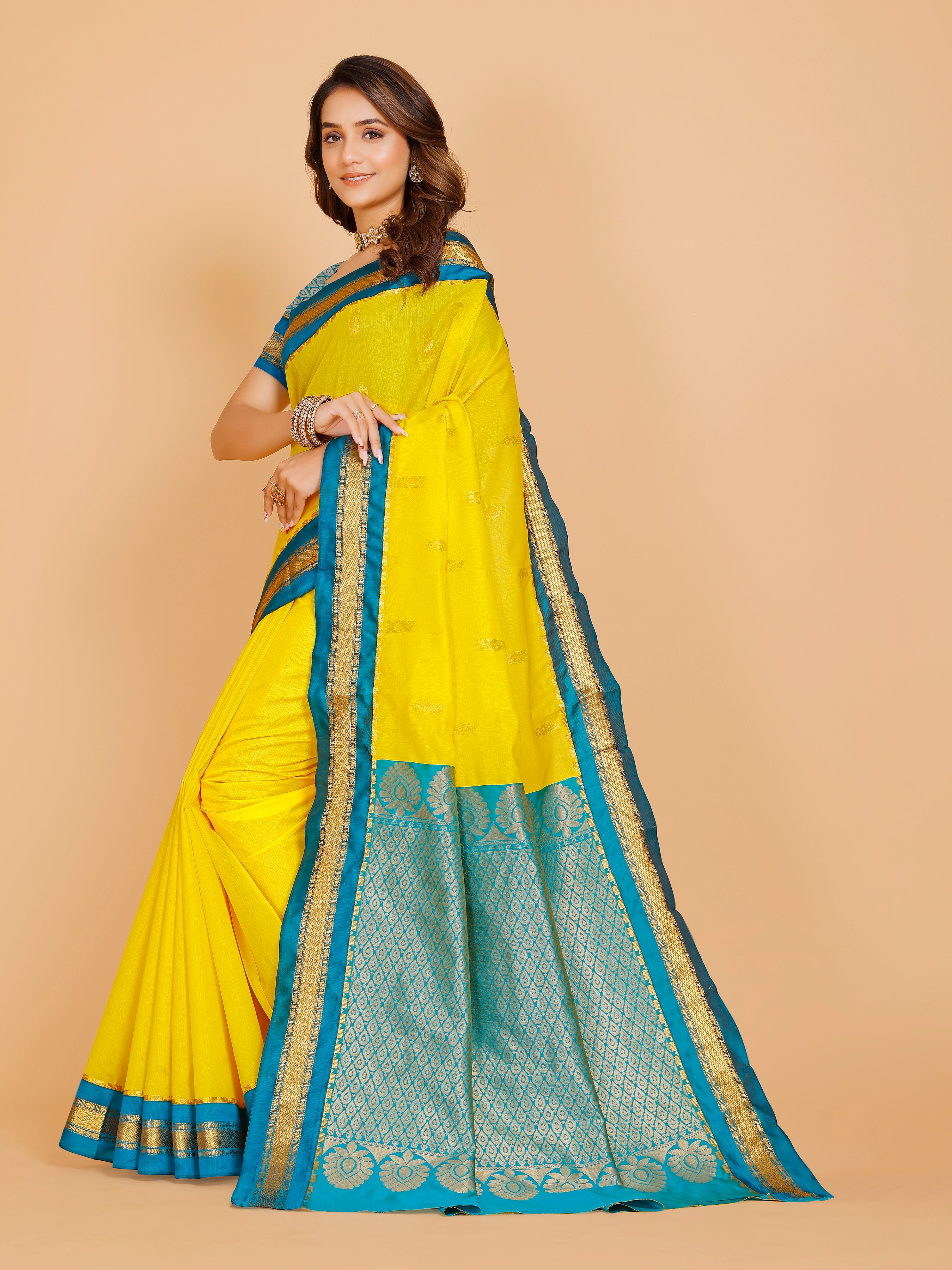 Aavika Saree