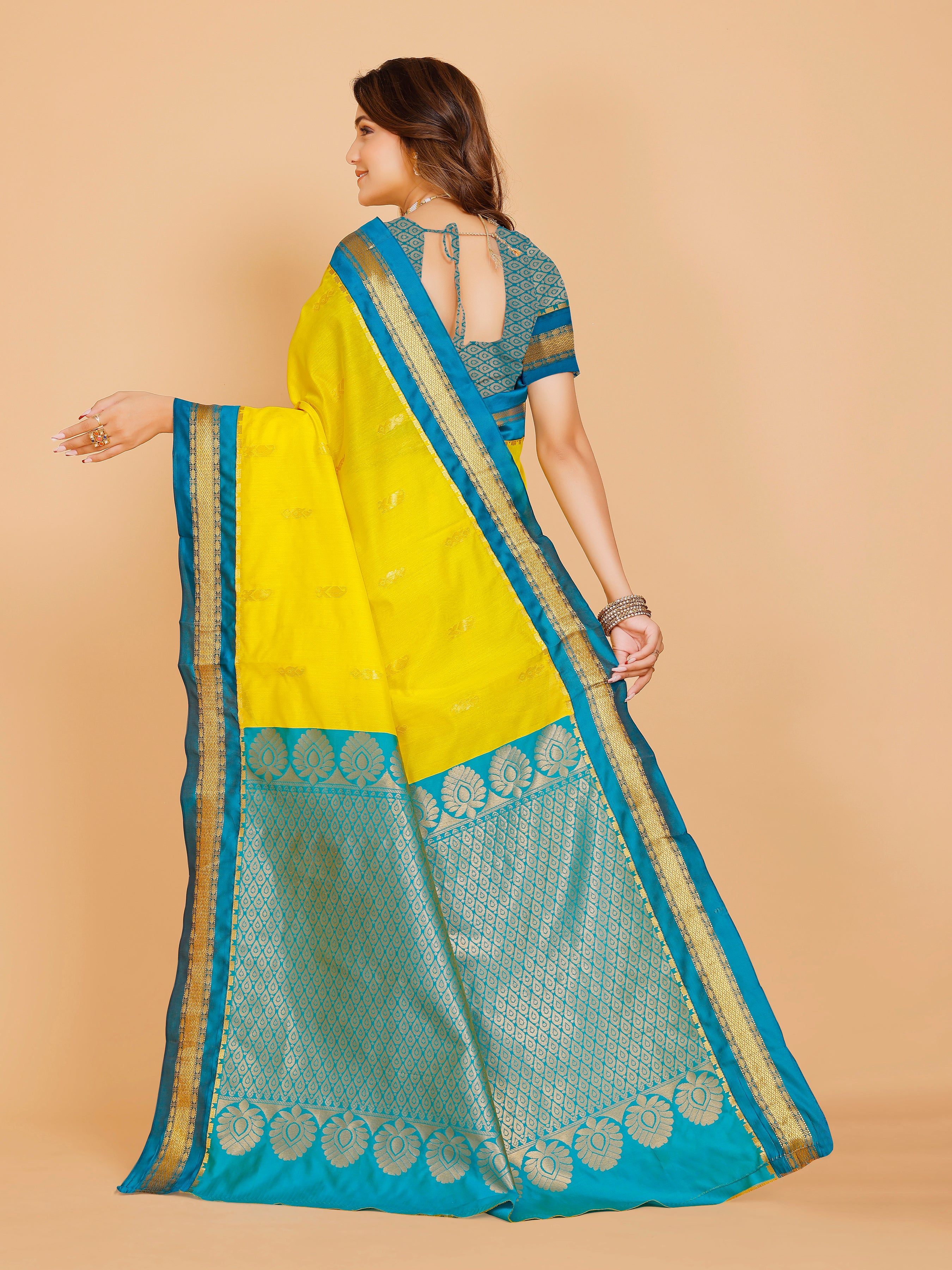 Aavika Saree