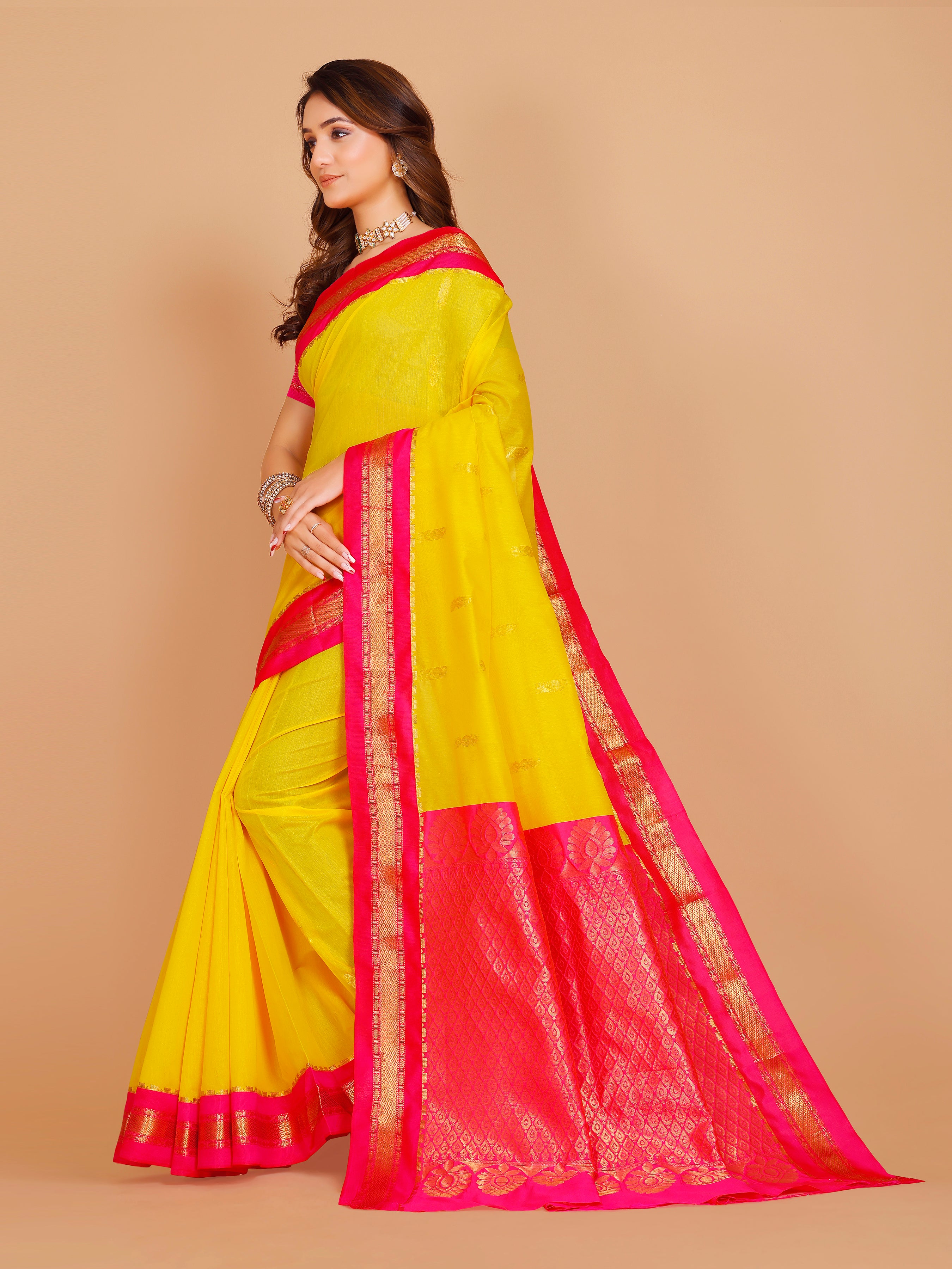 Aavika Saree
