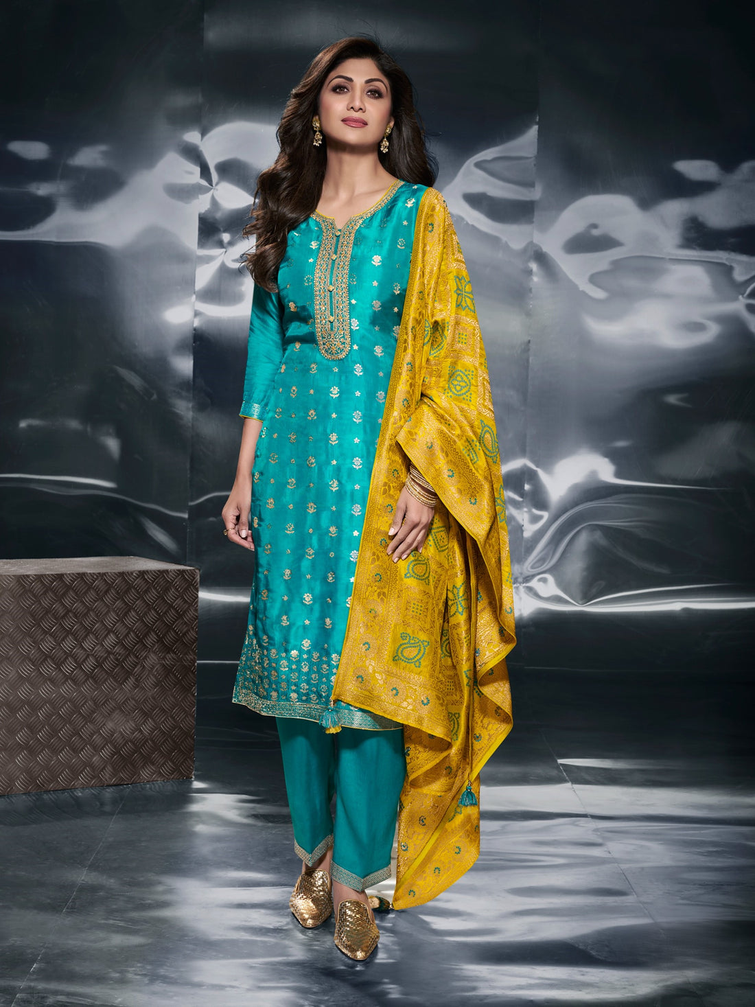 Mahira Kamiz &amp; Pant - Roop Darshan