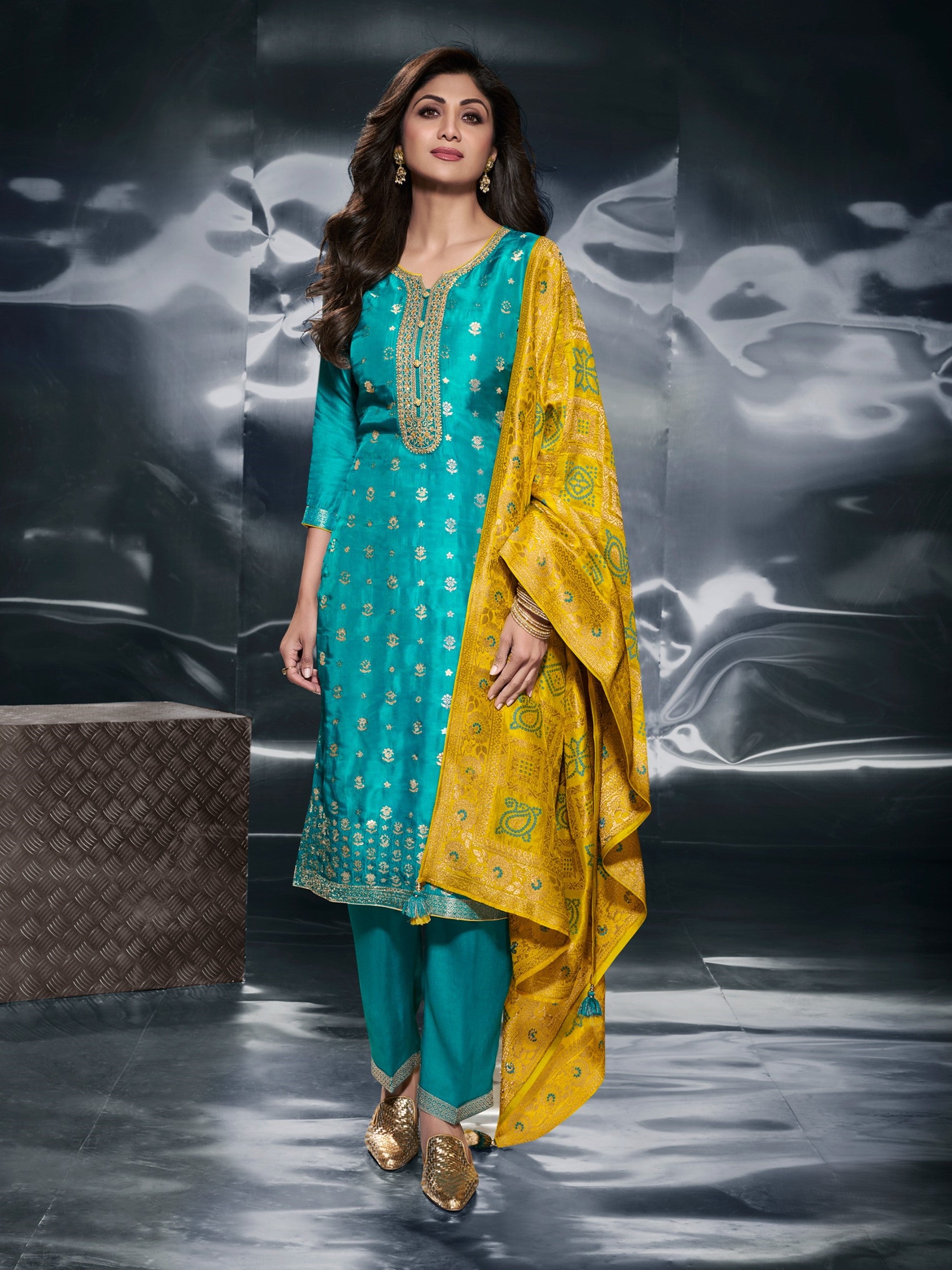 Mahira Kamiz &amp; Pant - Roop Darshan
