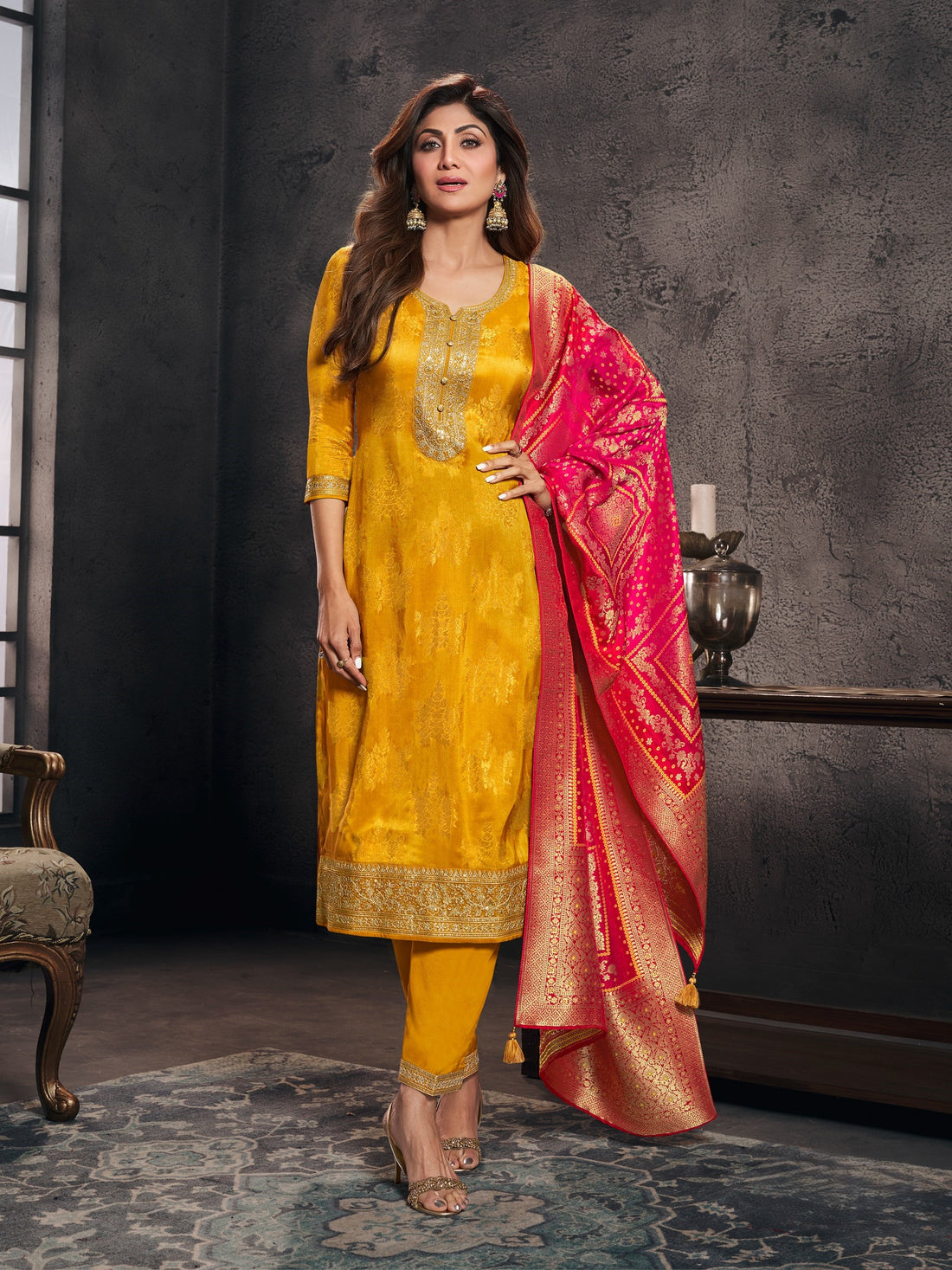 Aneri Kamiz &amp; Pant - Roop Darshan