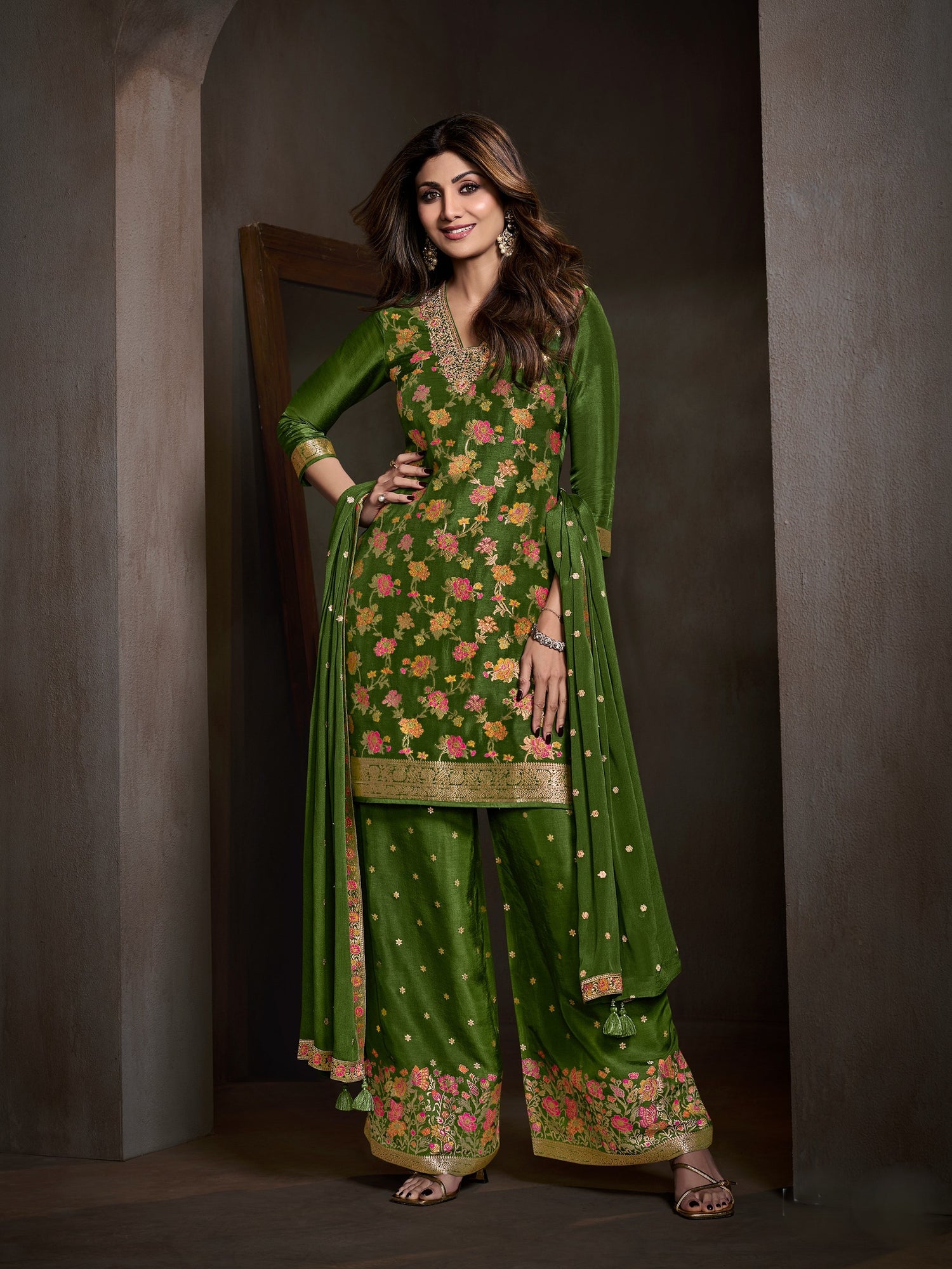 Varni Palazzo Suit