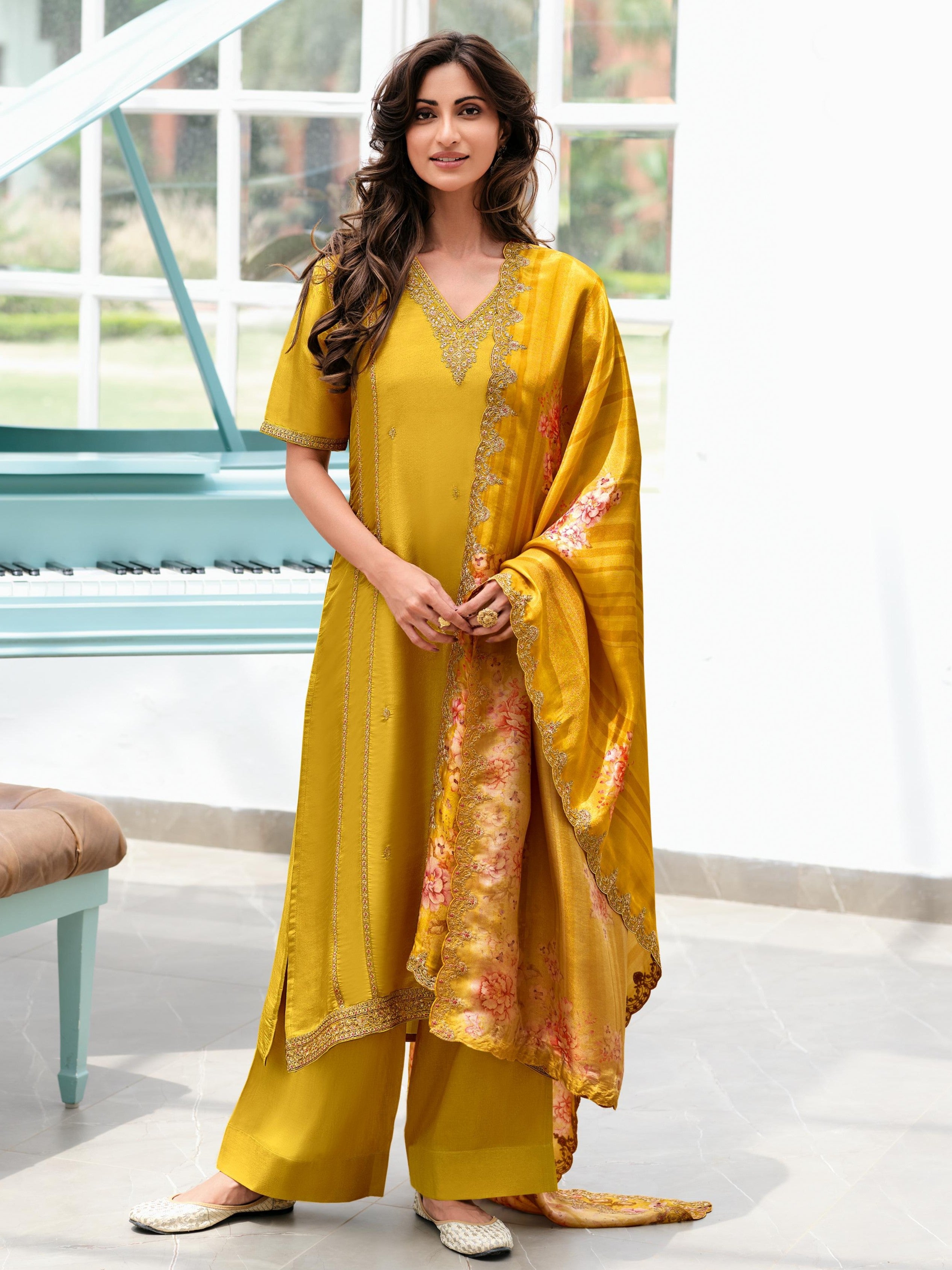 Daniya Kamiz &amp; Pant - Roop Darshan