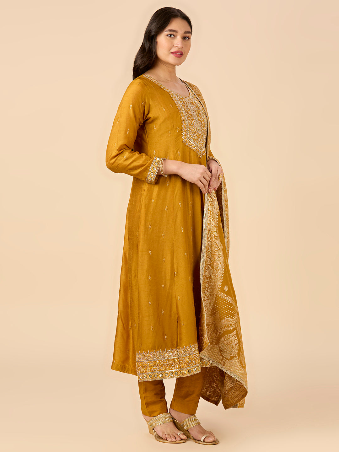 Nia Flair Suit - Roop Darshan