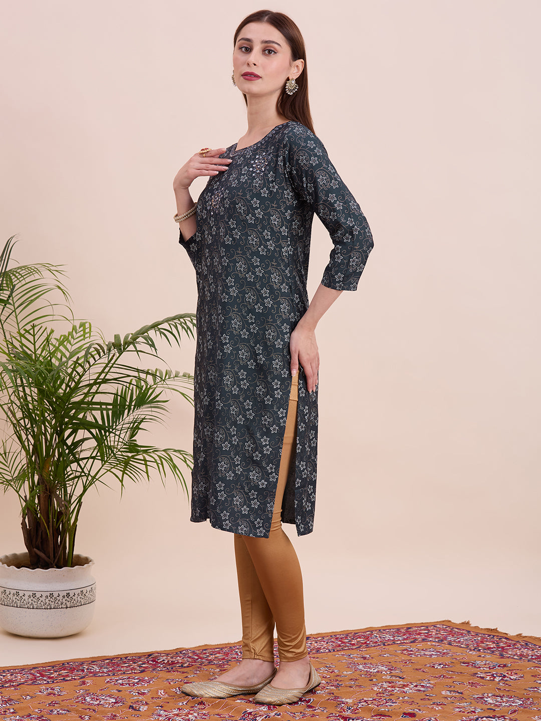 Nisha Kurti