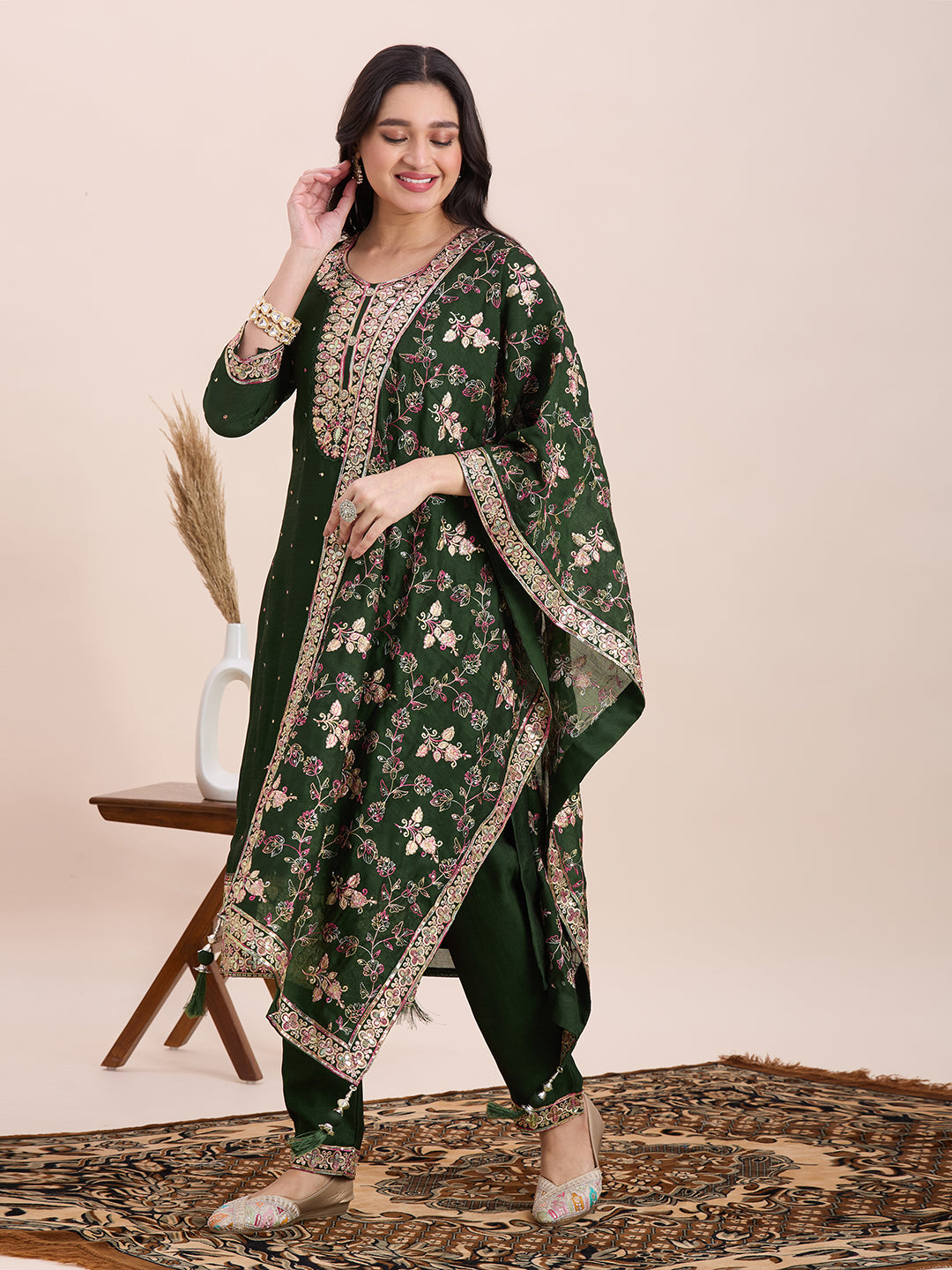 Naya Kamiz &amp; Pant - Roop Darshan