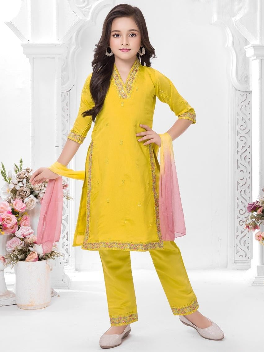 Divya Kamiz &amp; Pant - Roop Darshan