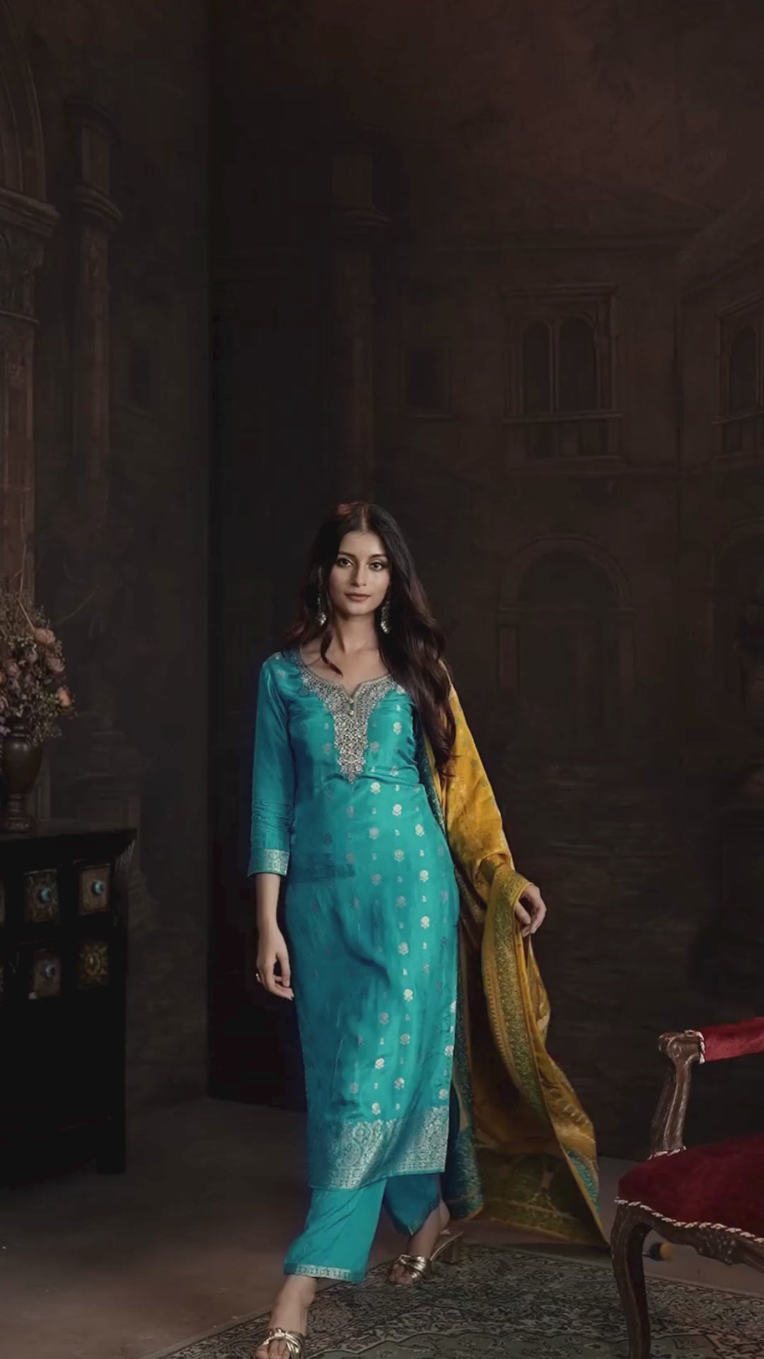 Nia Kamiz &amp; Pant